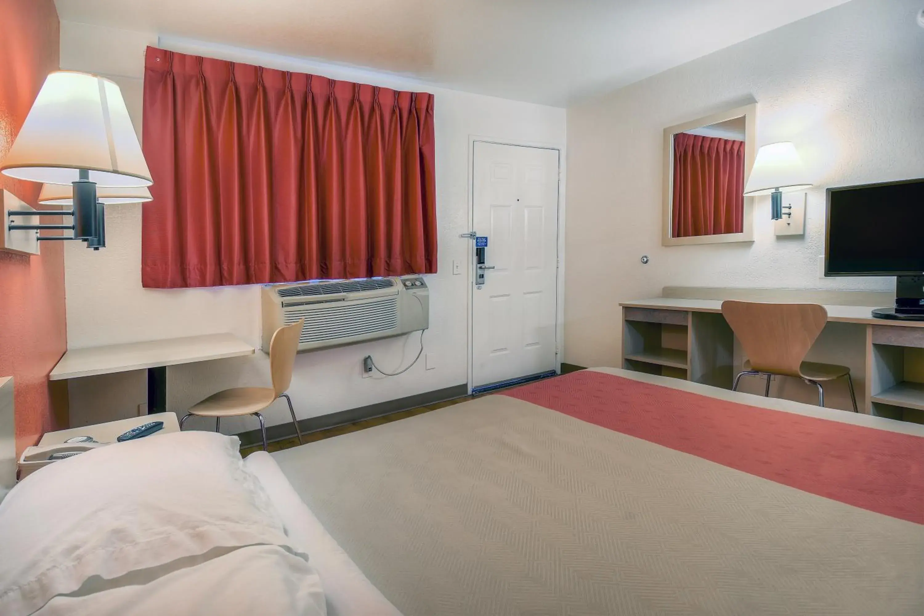 Bedroom, Bed in Motel 6-Chino, CA - Los Angeles Area