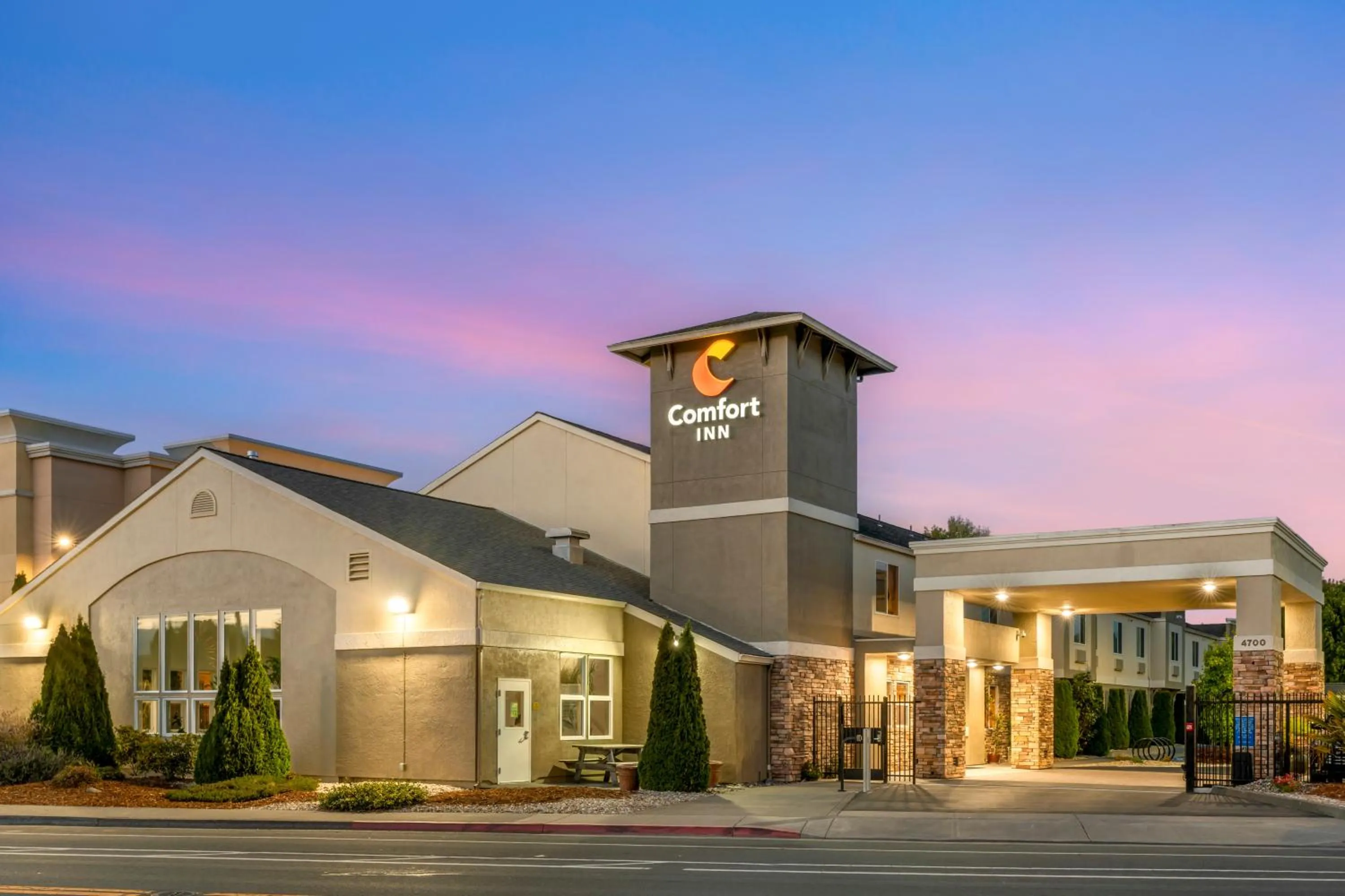 Property building in Comfort Inn Arcata