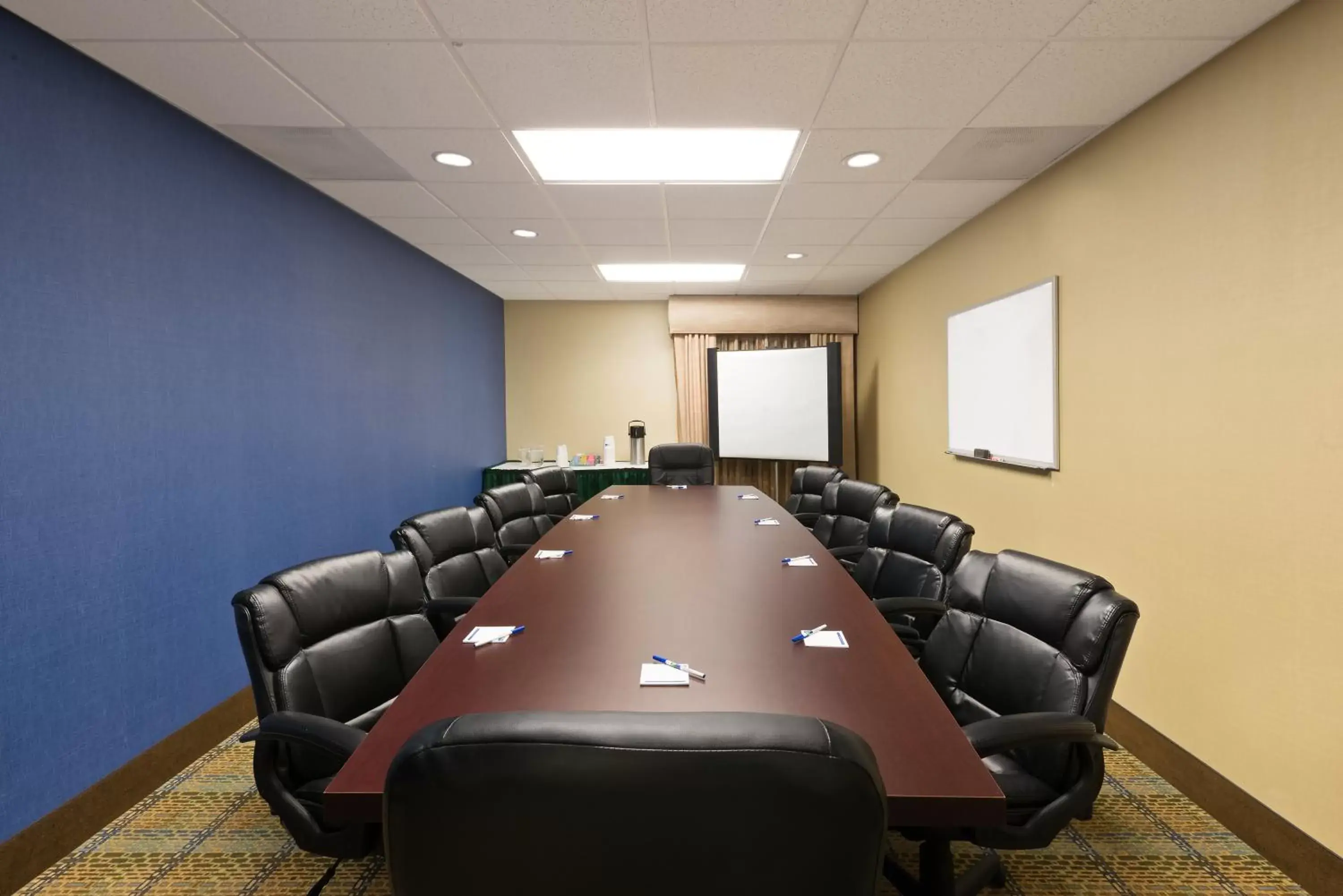 Meeting/conference room in Holiday Inn Express Hotel & Suites Casa Grande, an IHG Hotel