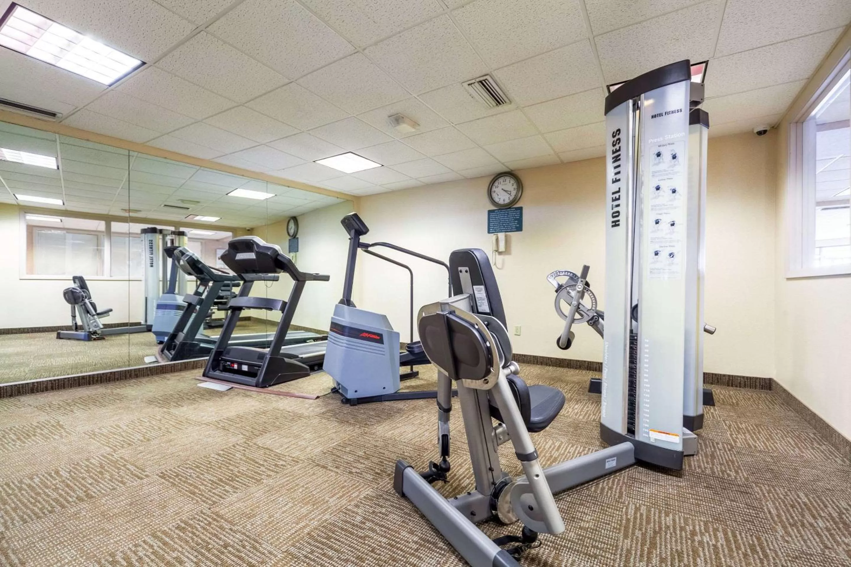 Fitness centre/facilities in Suburban Studios I-80 Grand Island
