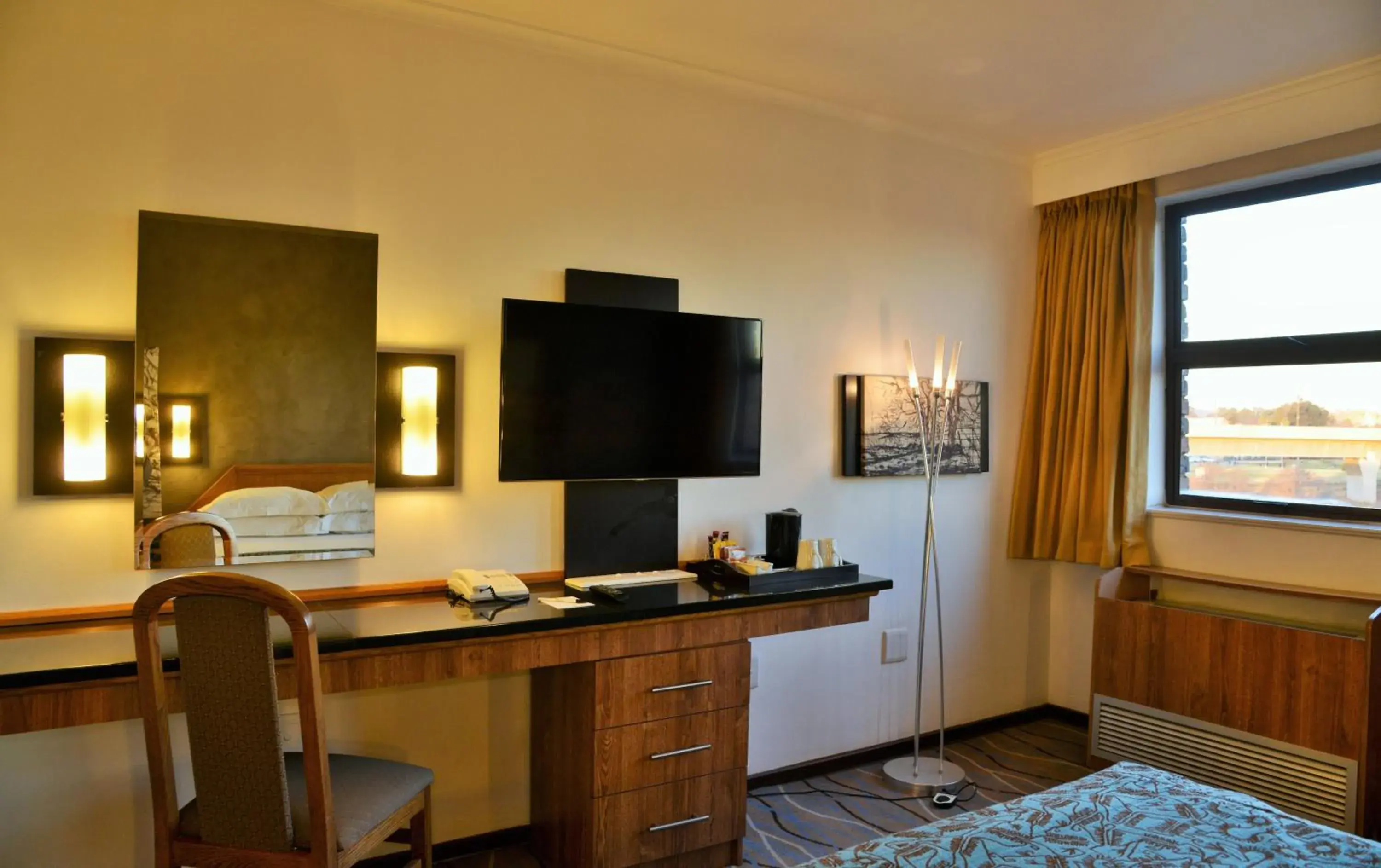 TV and multimedia, TV/Entertainment Center in The Centurion Hotel