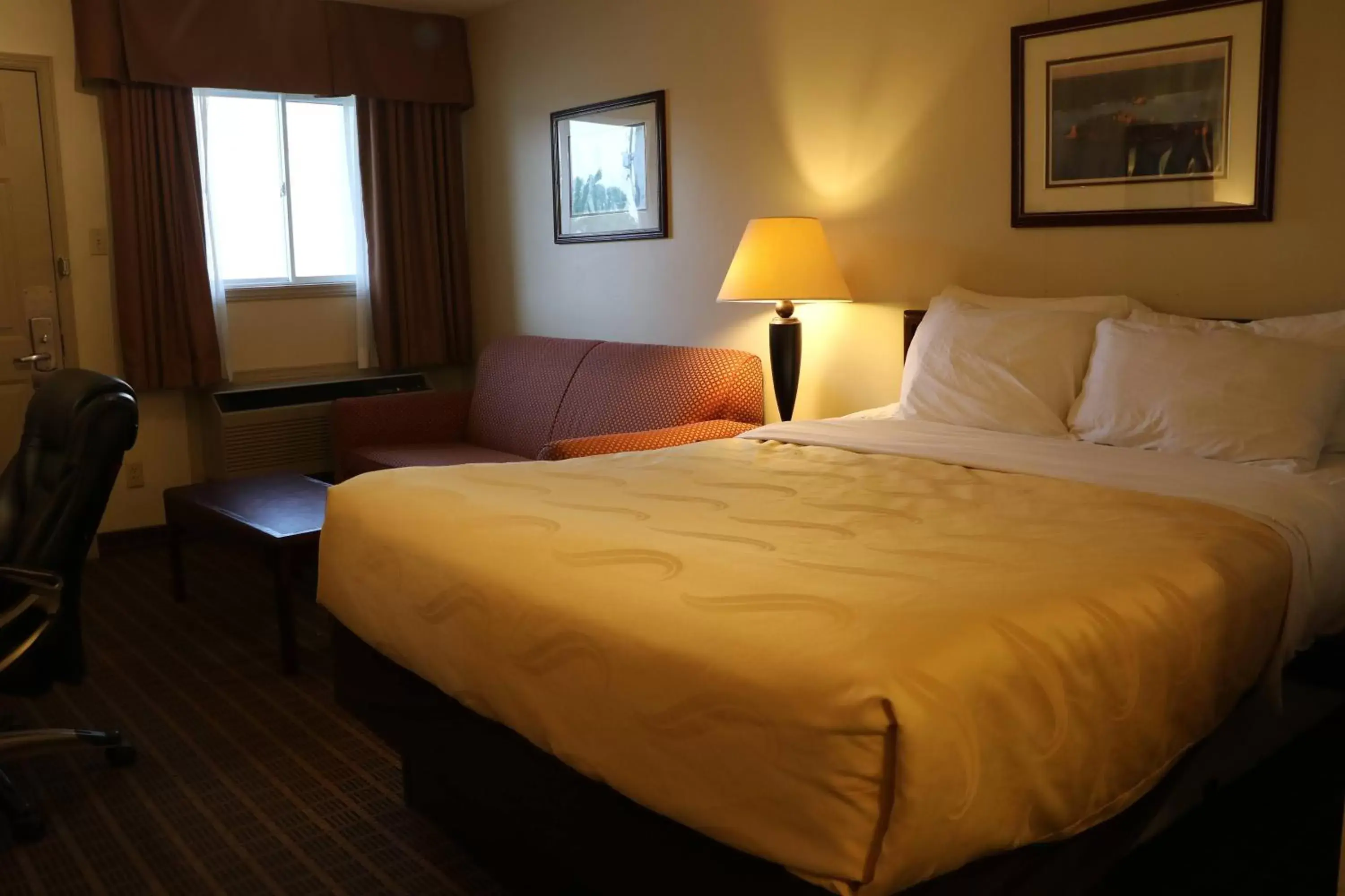 Bedroom, Bed in Quality Inn & Suites 1000 Islands