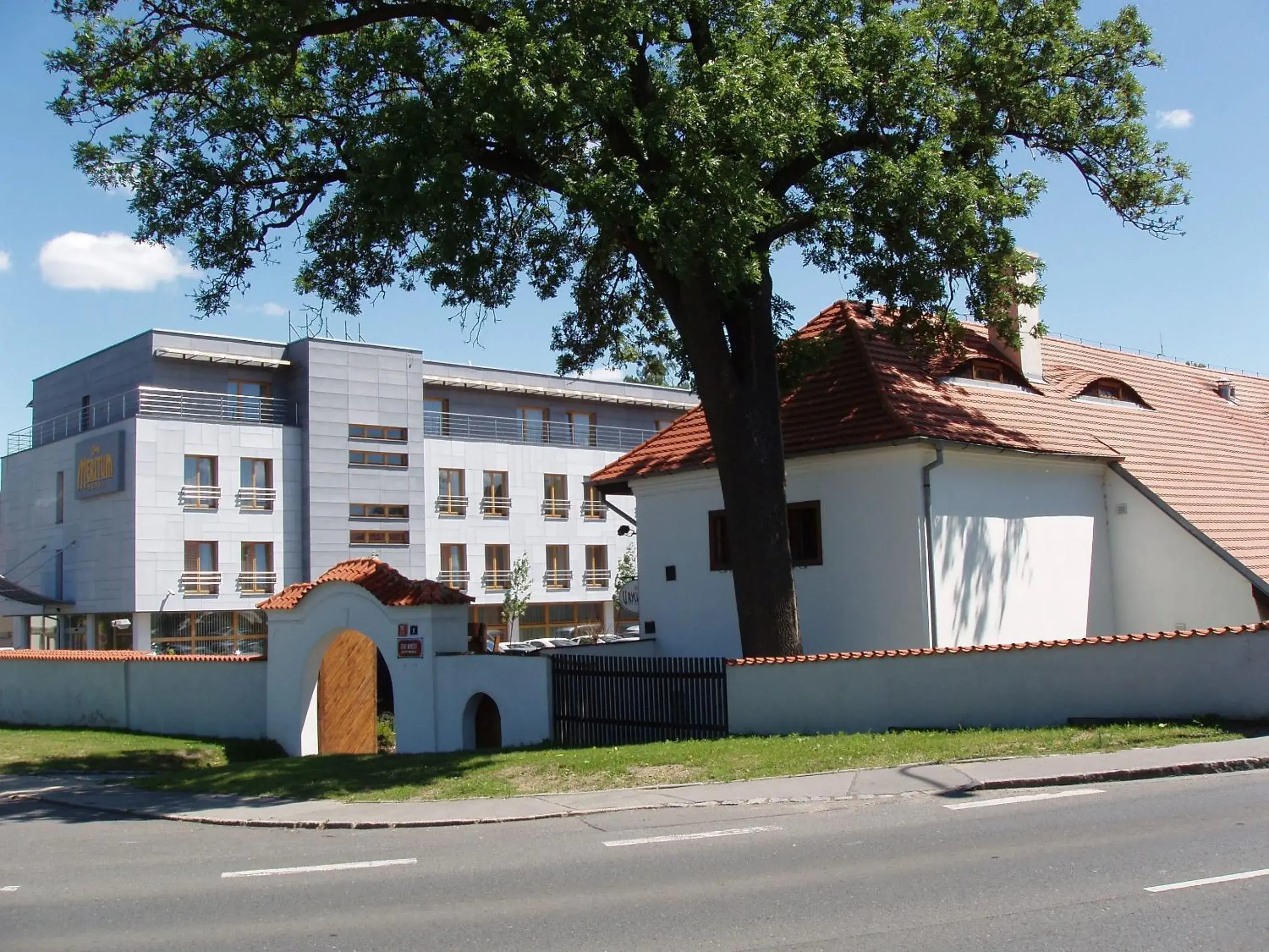 Facade/entrance, Property Building in Hotel Meritum