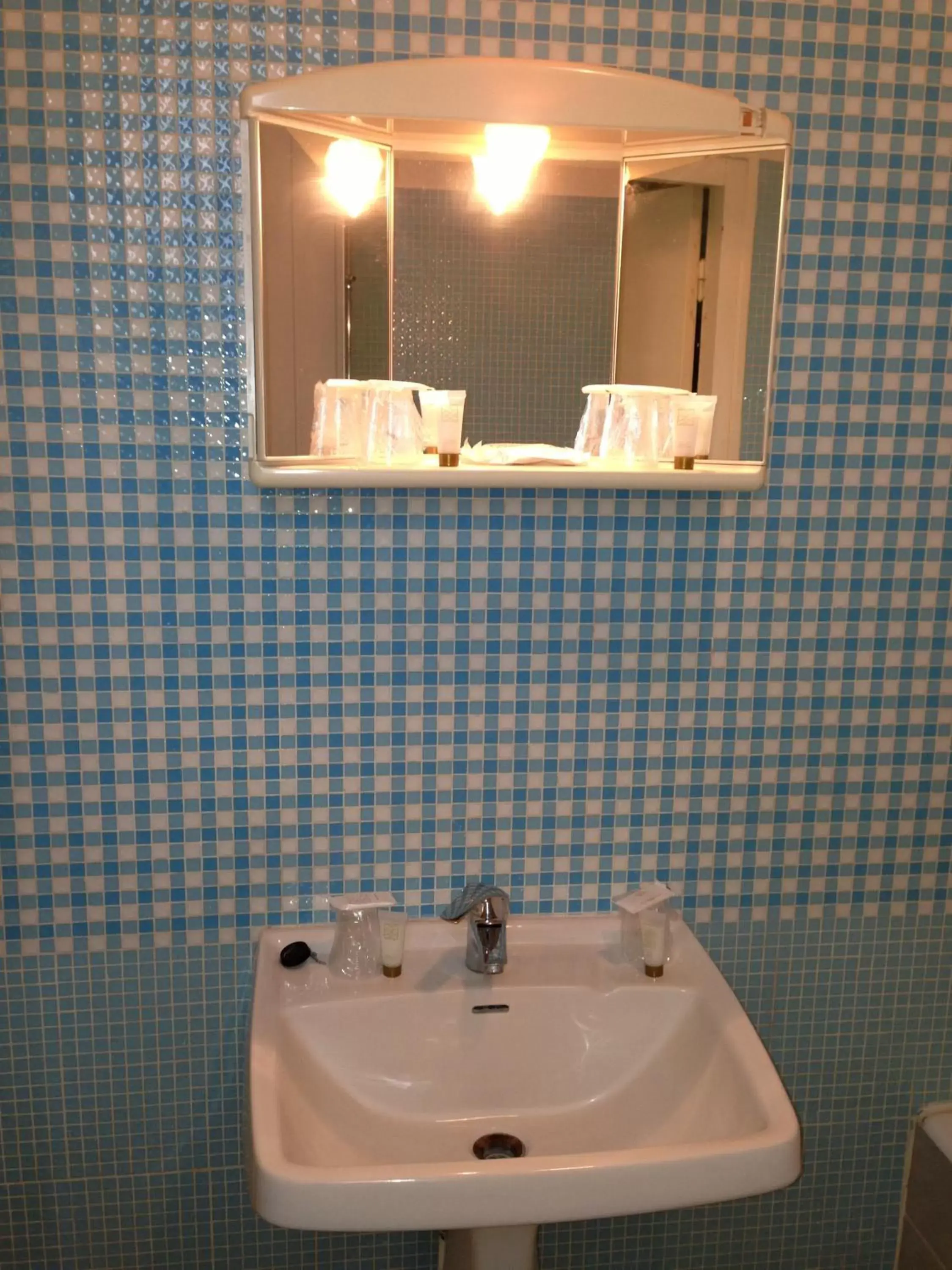 Bathroom in Hotel du Rempart