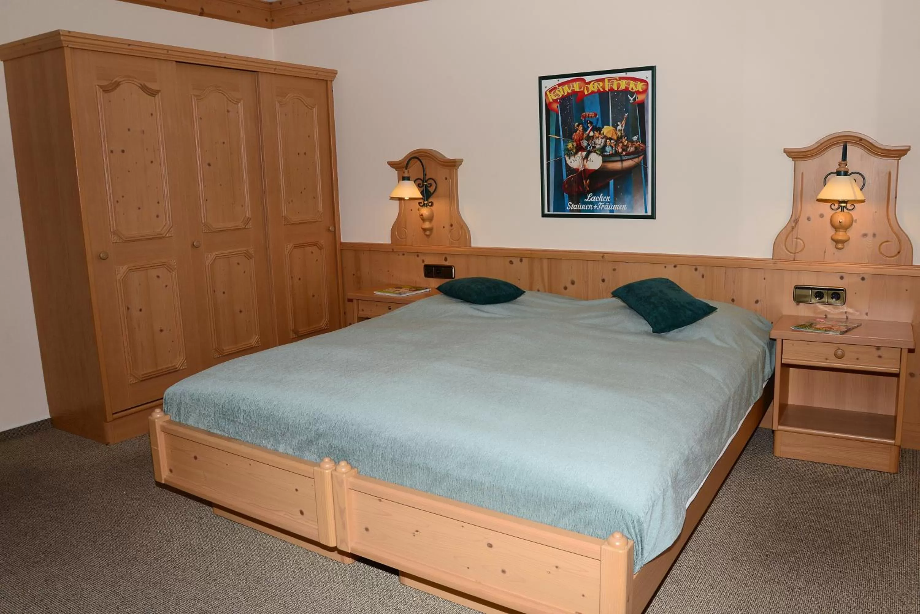 Photo of the whole room, Bed in Residence am Weinberg / Travellers Hotelbetriebs GmbH