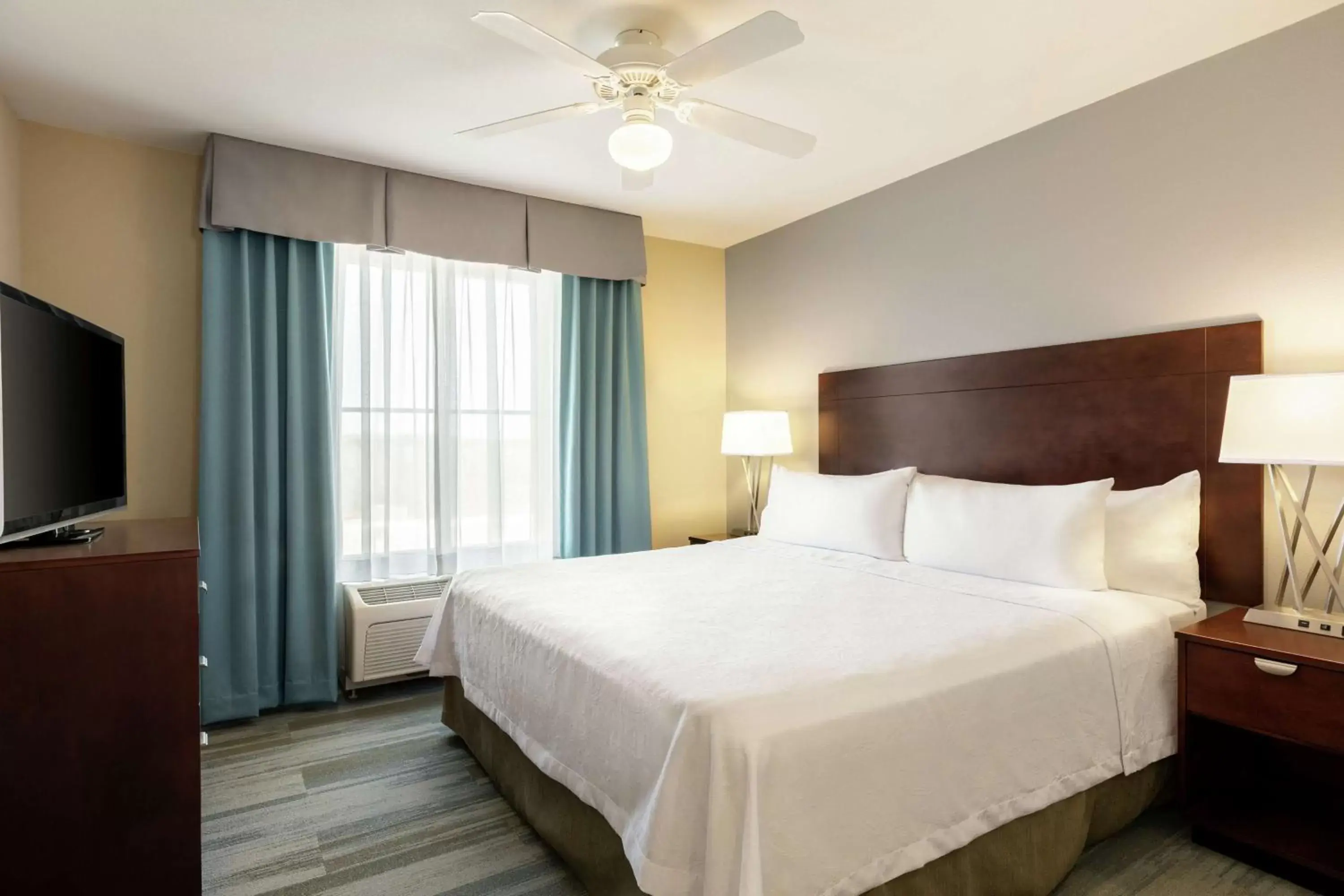 Bedroom, Bed in Homewood Suites by Hilton Macon-North