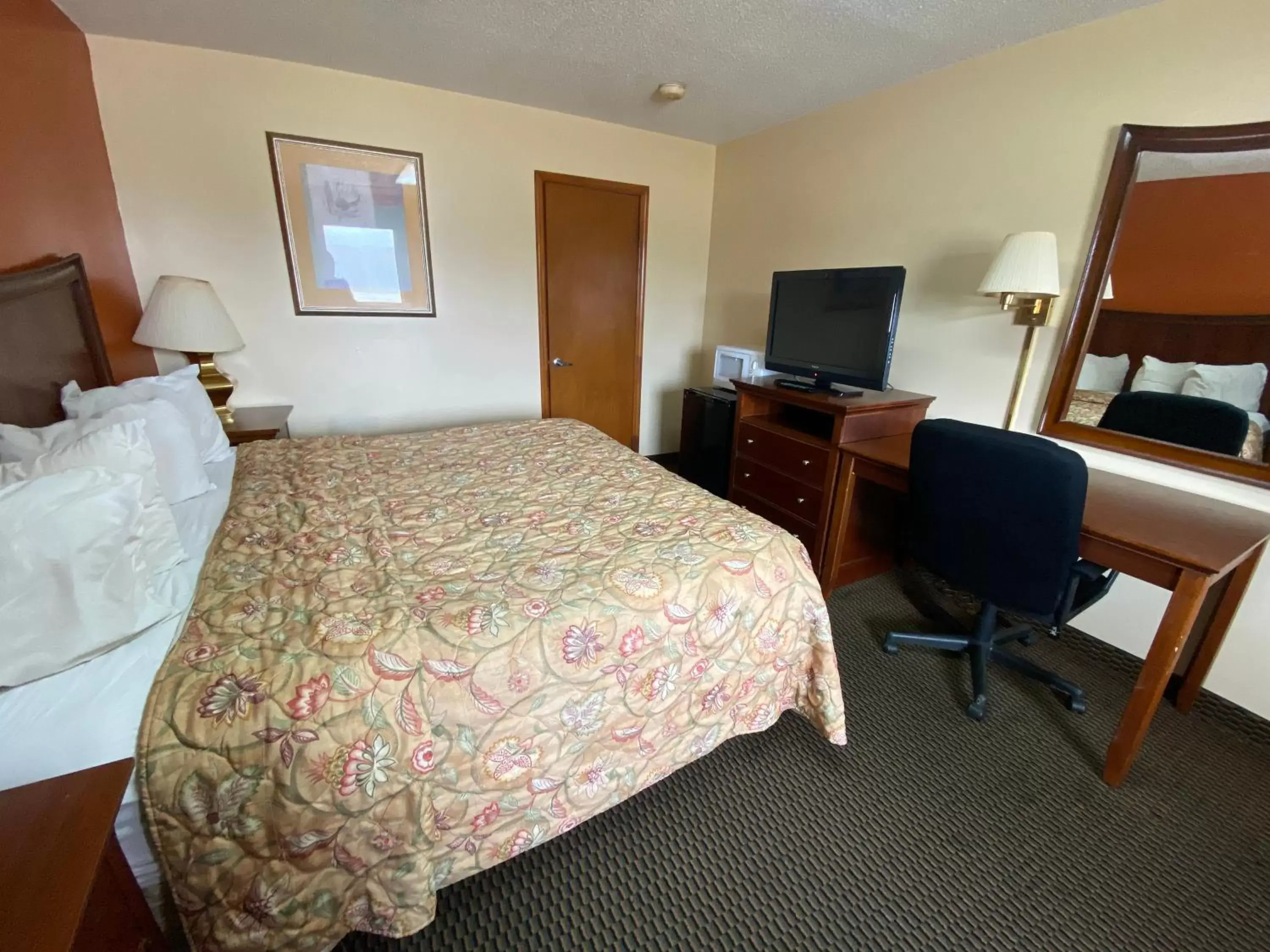 King Room - Smoking in Budget Host Inn - Baxley King Room - Smoking in Budget Host Inn - Baxley