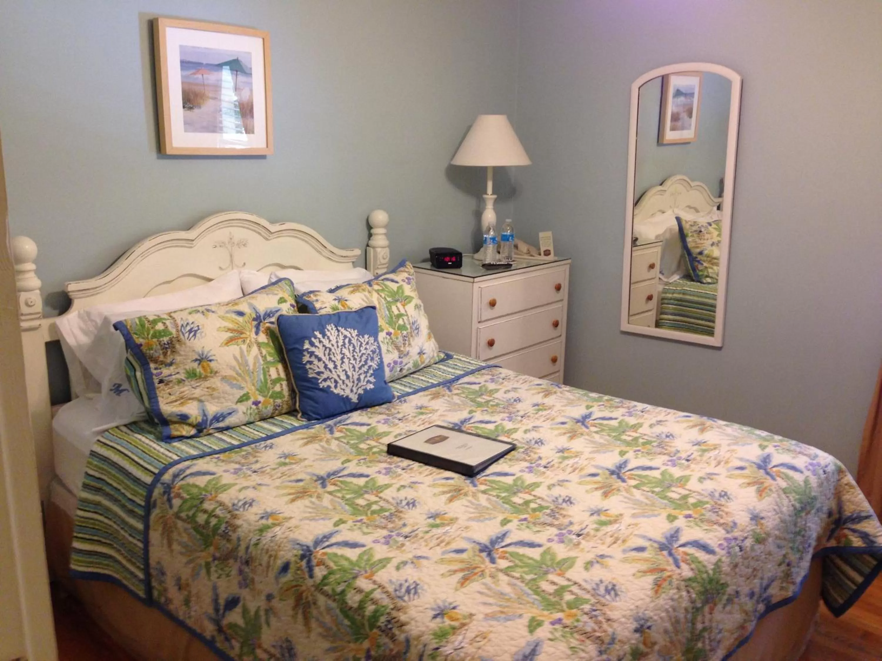 Bedroom, Bed in Mango Inn Bed and Breakfast