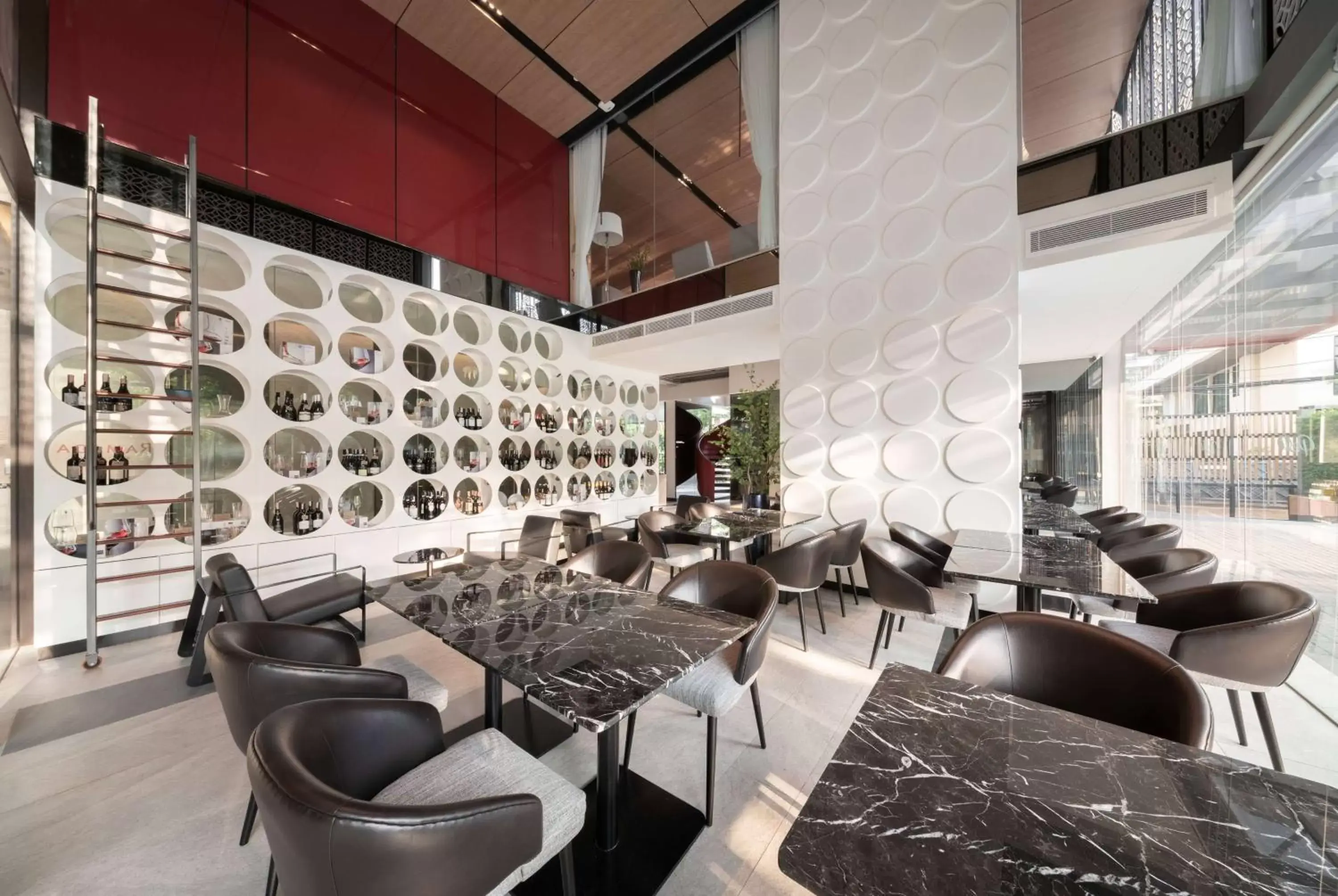 Lounge or bar, Restaurant/Places to Eat in Ramada By Wyndham Bangkok Sukhumvit 87