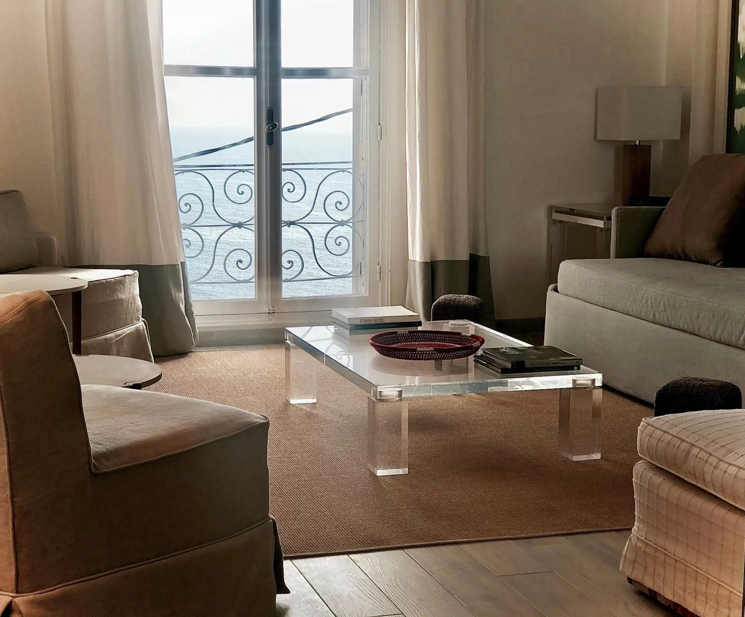 Living room, Seating Area in Les Lilas