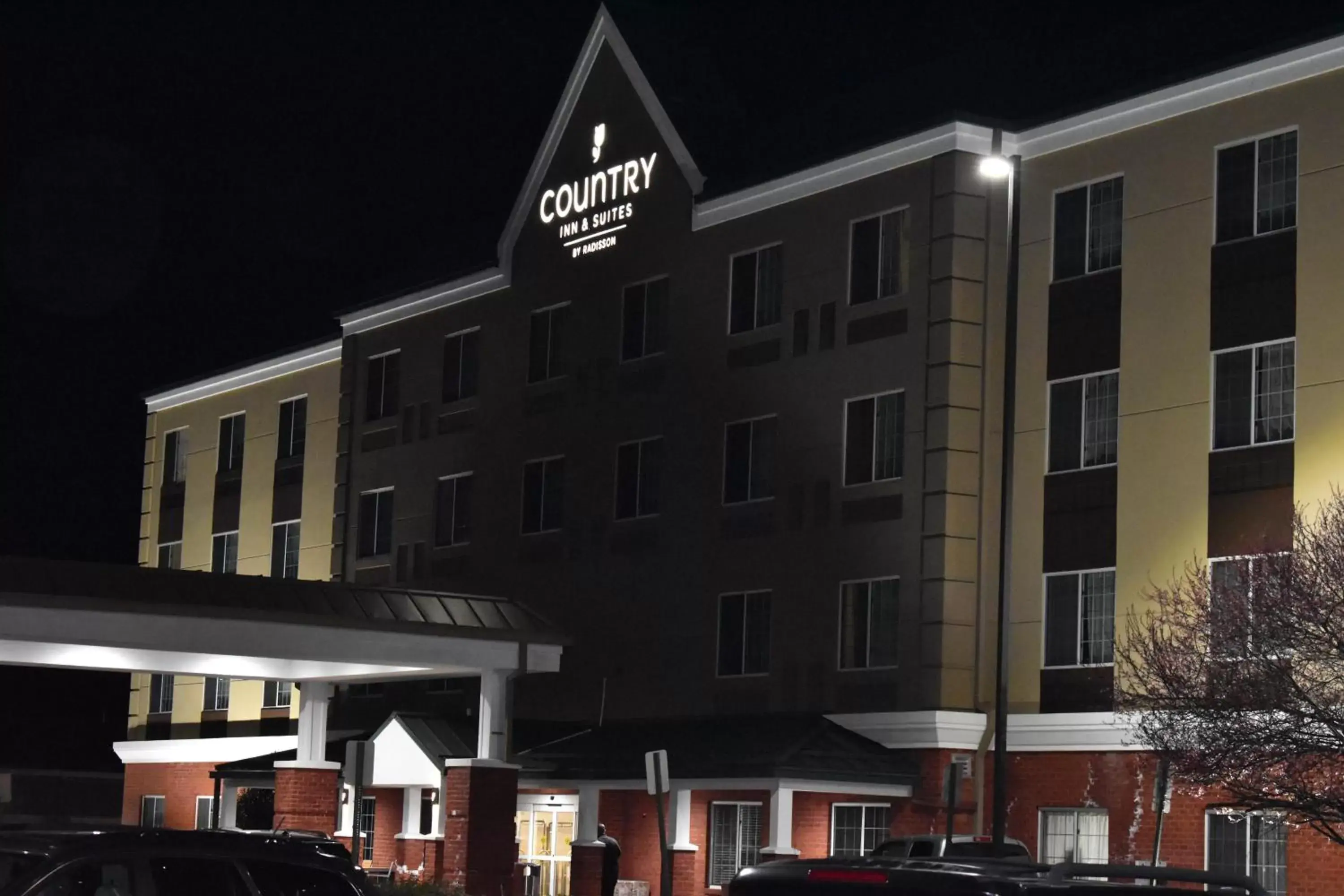 Property Building in Country Inn & Suites by Radisson, Hagerstown, MD