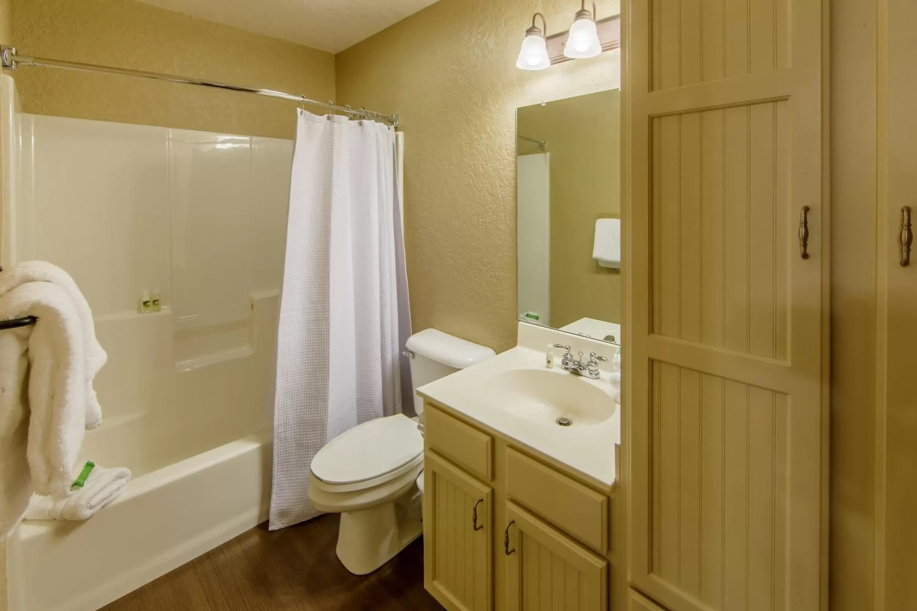 Bathroom in Holiday Inn Club Vacations Oak n Spruce Resort in the Berkshires an IHG Hotel