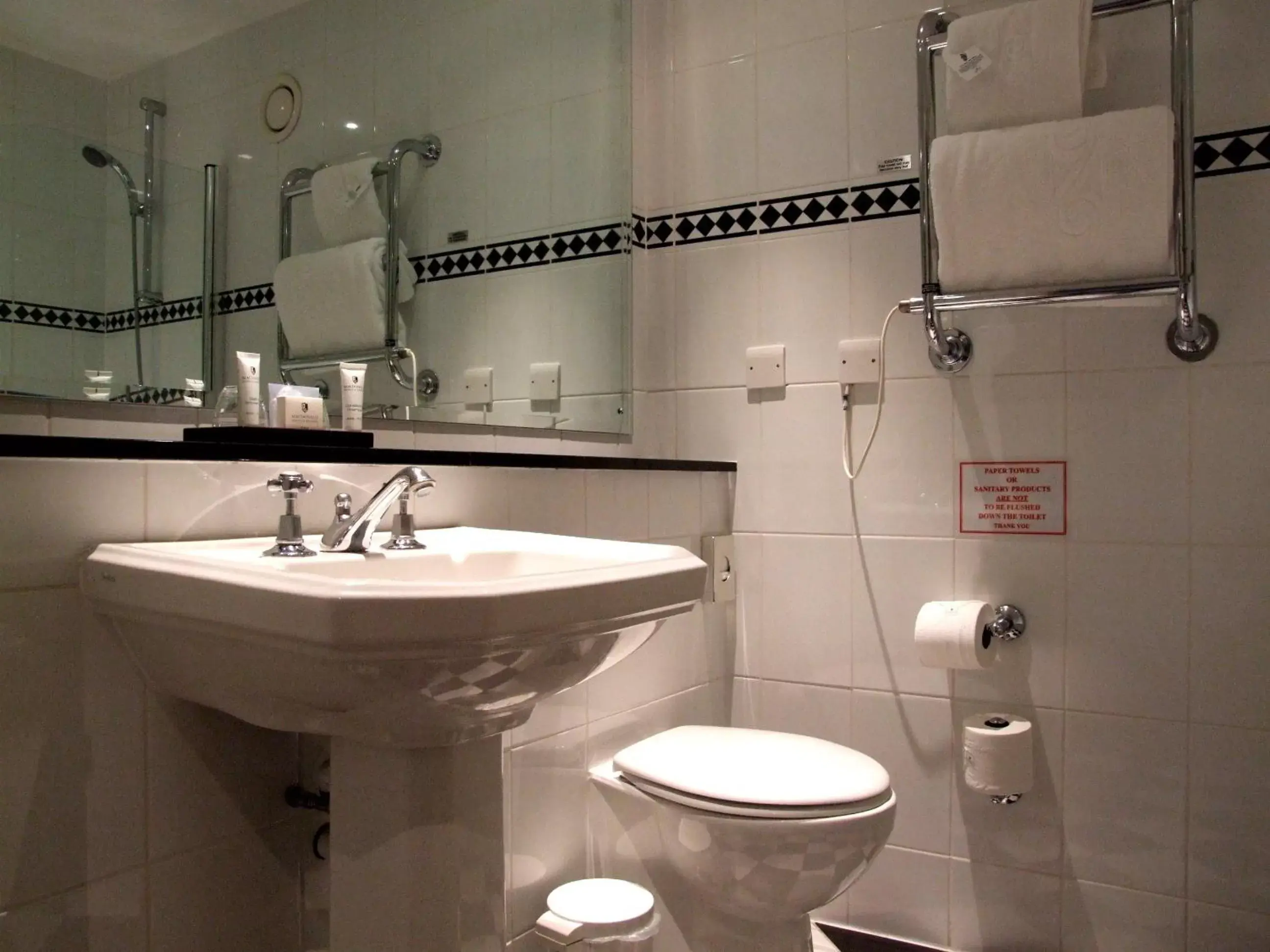 Bathroom in Macdonald Botley Park Hotel & Spa