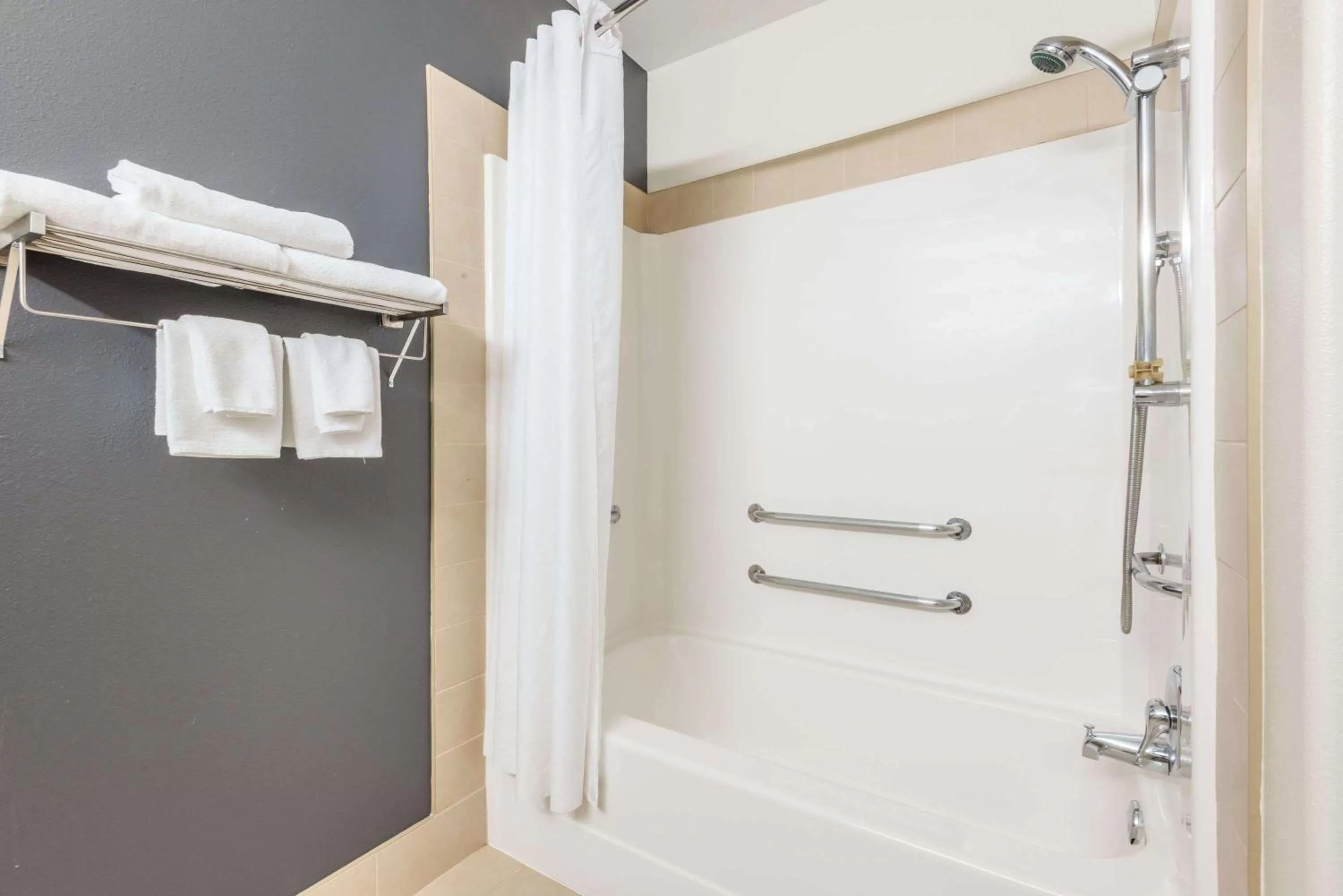 Bathroom in Super 8 by Wyndham Quebec City