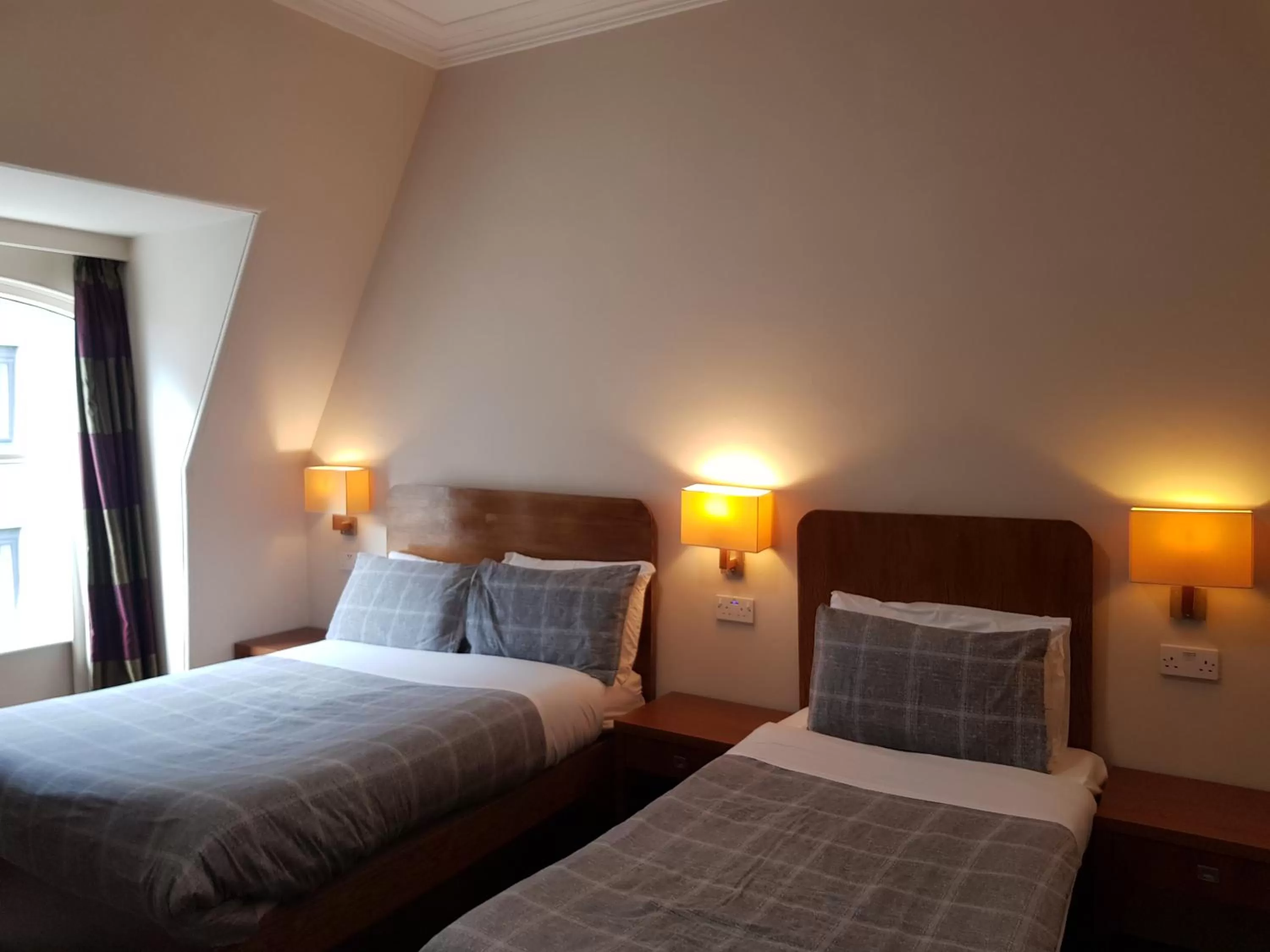 Bed in Aberdeen House