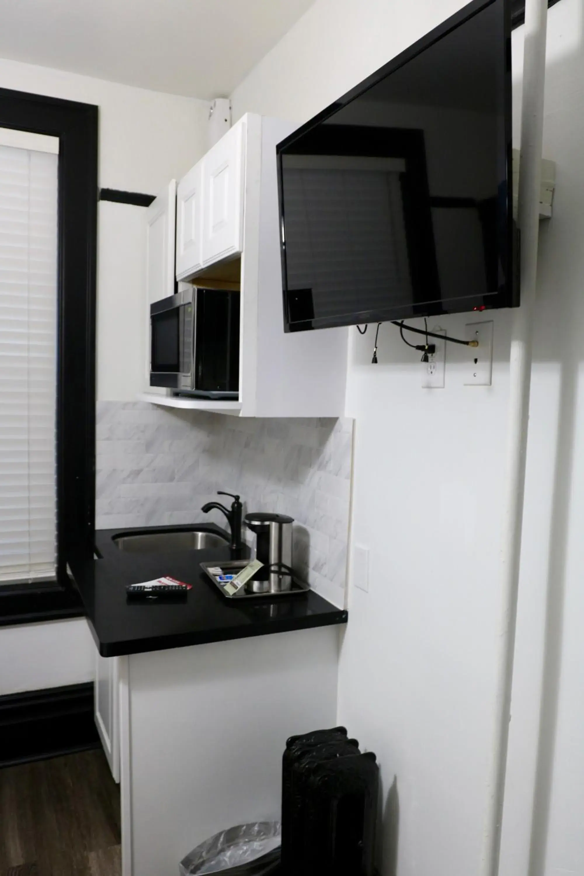 TV and multimedia, Kitchen/Kitchenette in The Adrian