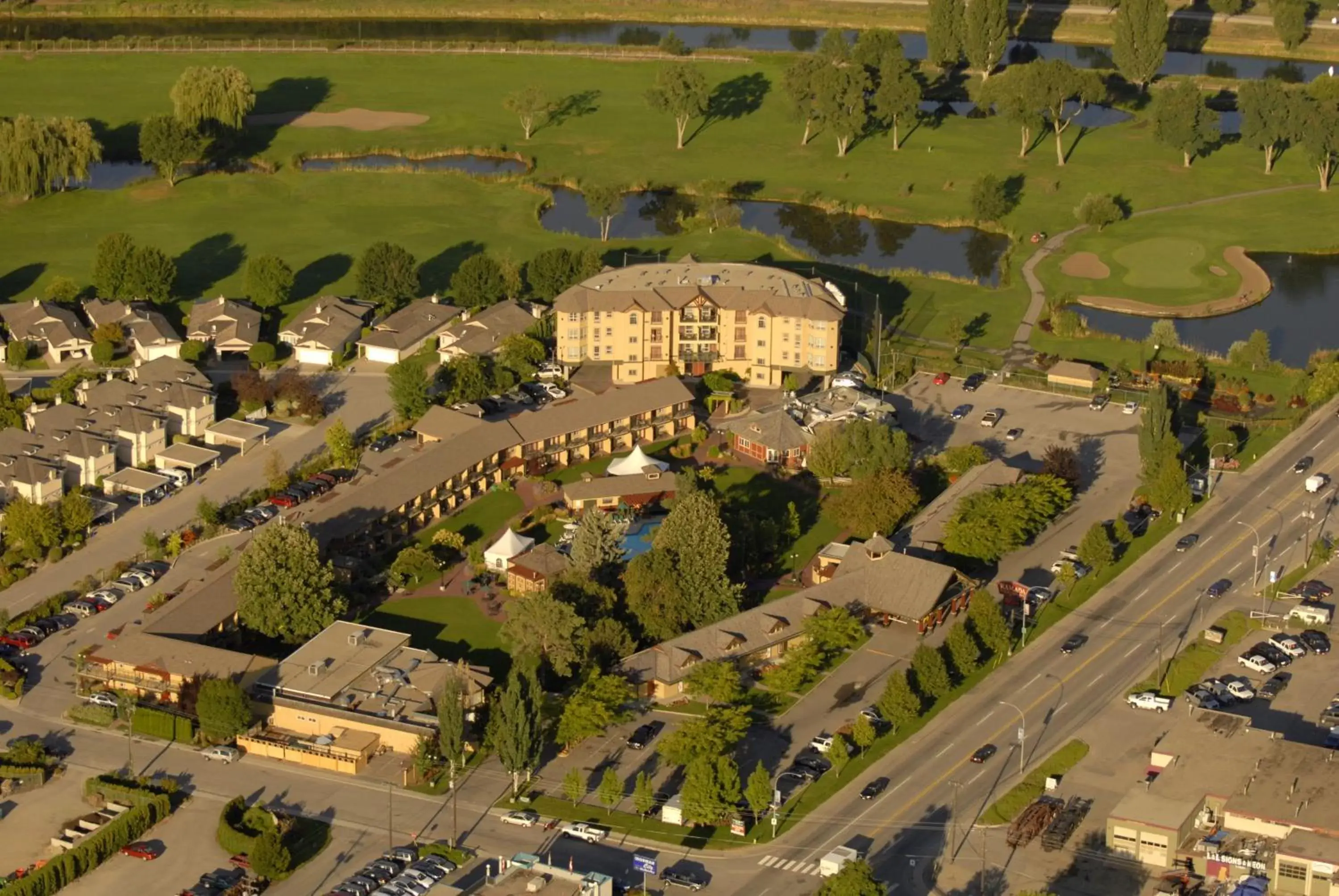 Day, Bird's-eye View in Ramada by Wyndham Penticton Hotel & Suites