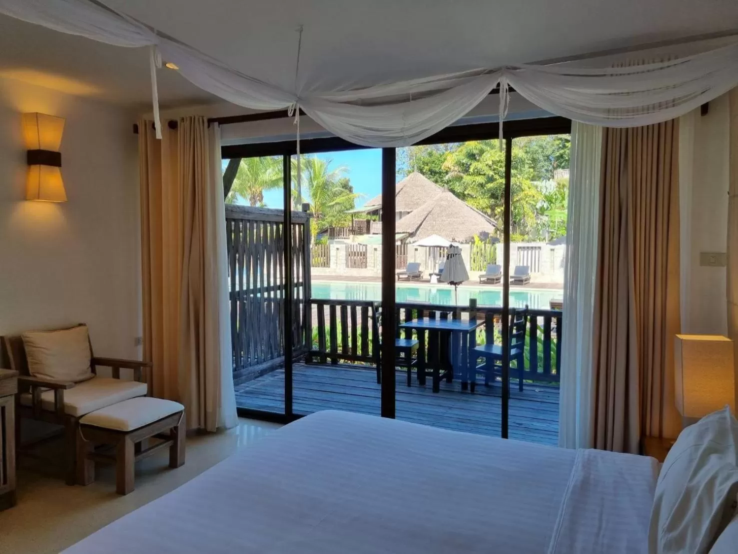 Balcony/Terrace, Bed in AANA Resort & Villas Koh Chang