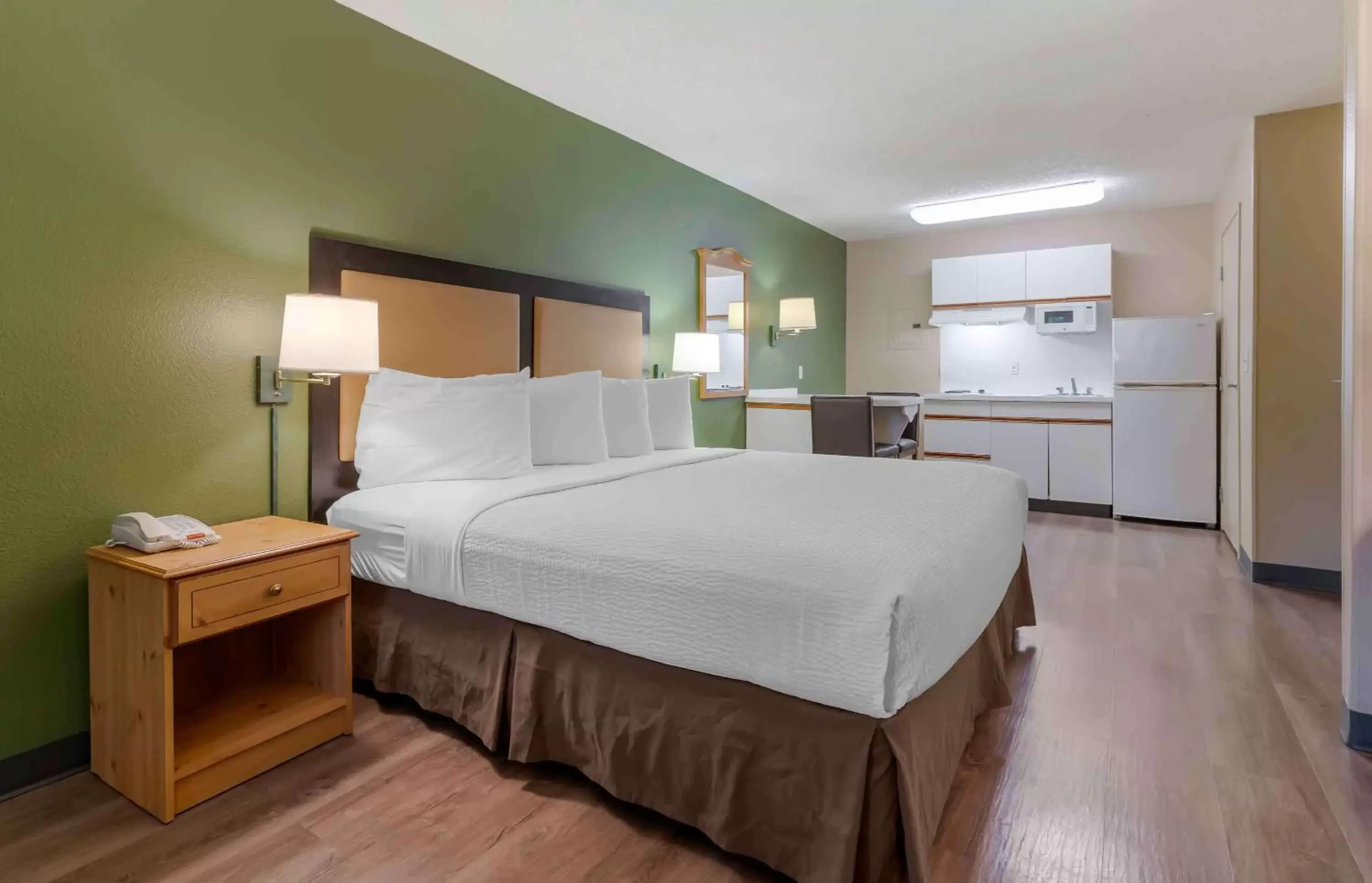 Bedroom, Bed in Extended Stay America Suites - San Ramon - Bishop Ranch - West