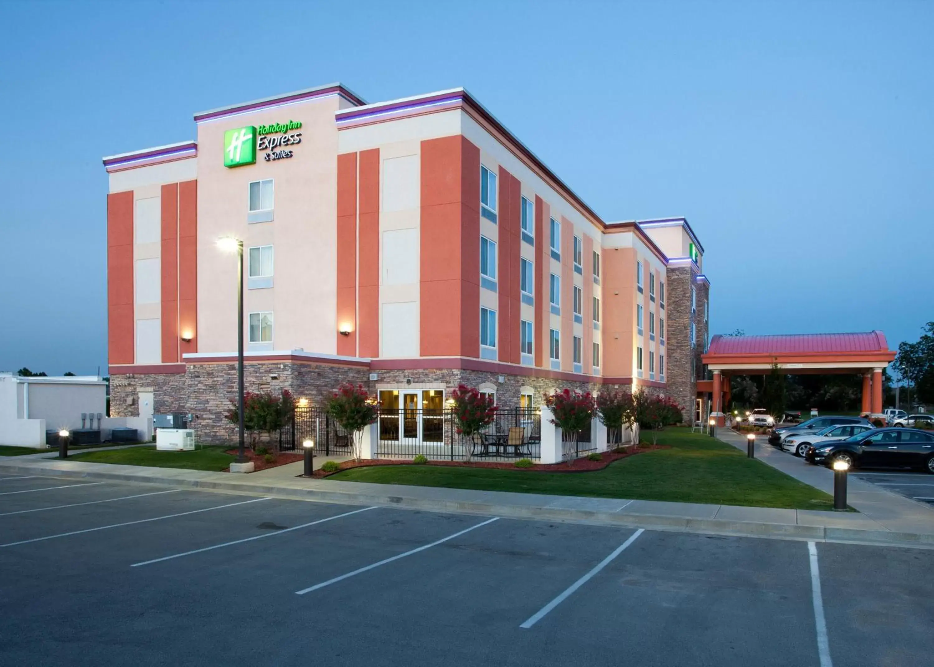 Property building in Holiday Inn Express Tulsa South Bixby, an IHG Hotel