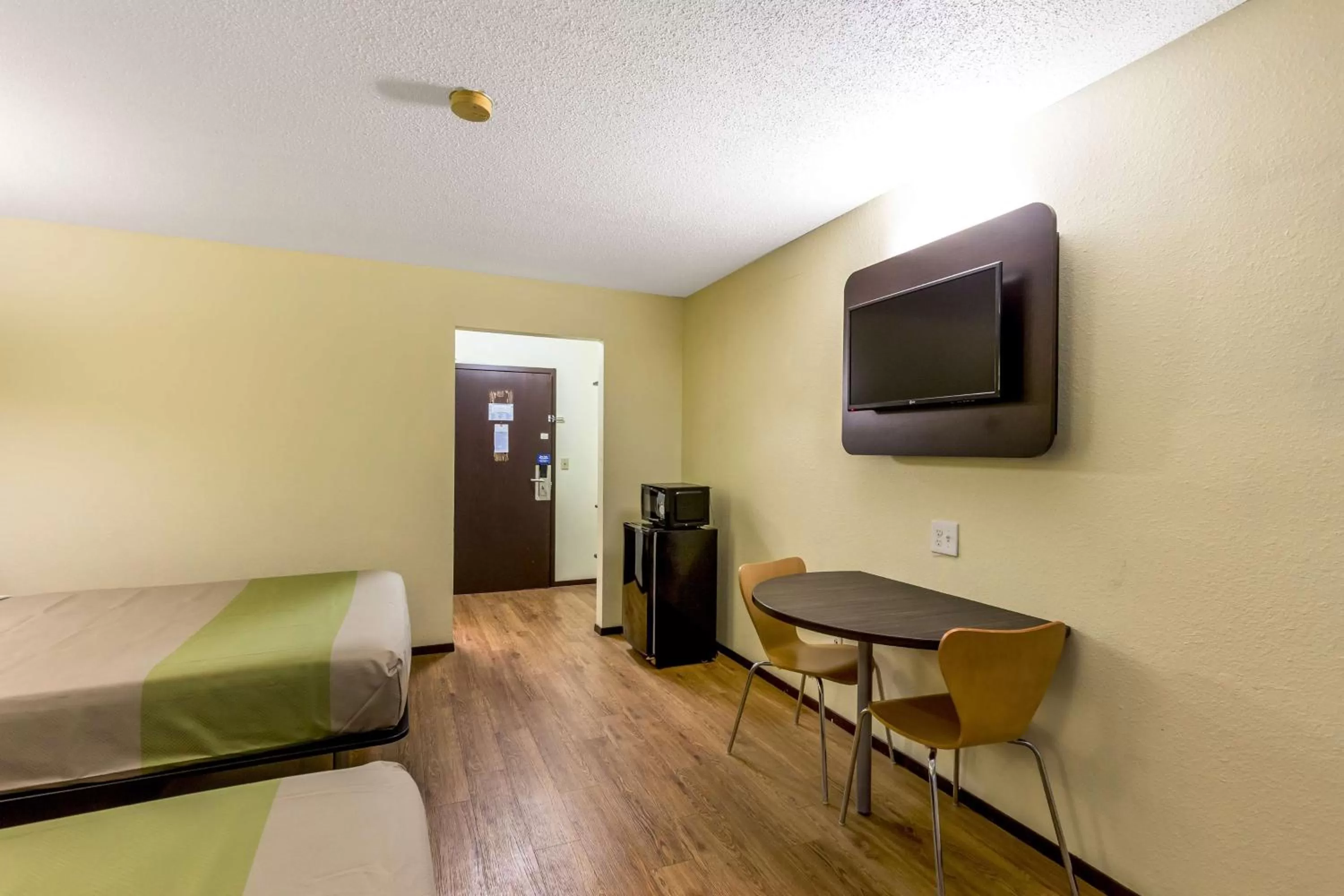 TV and multimedia in Motel 6-Troy, IL