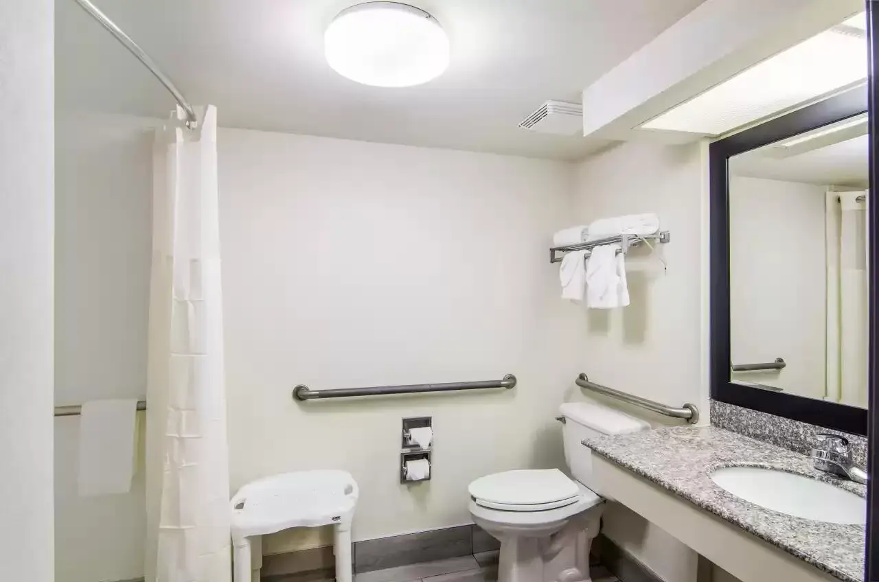 Bathroom in Quality Inn Saraland
