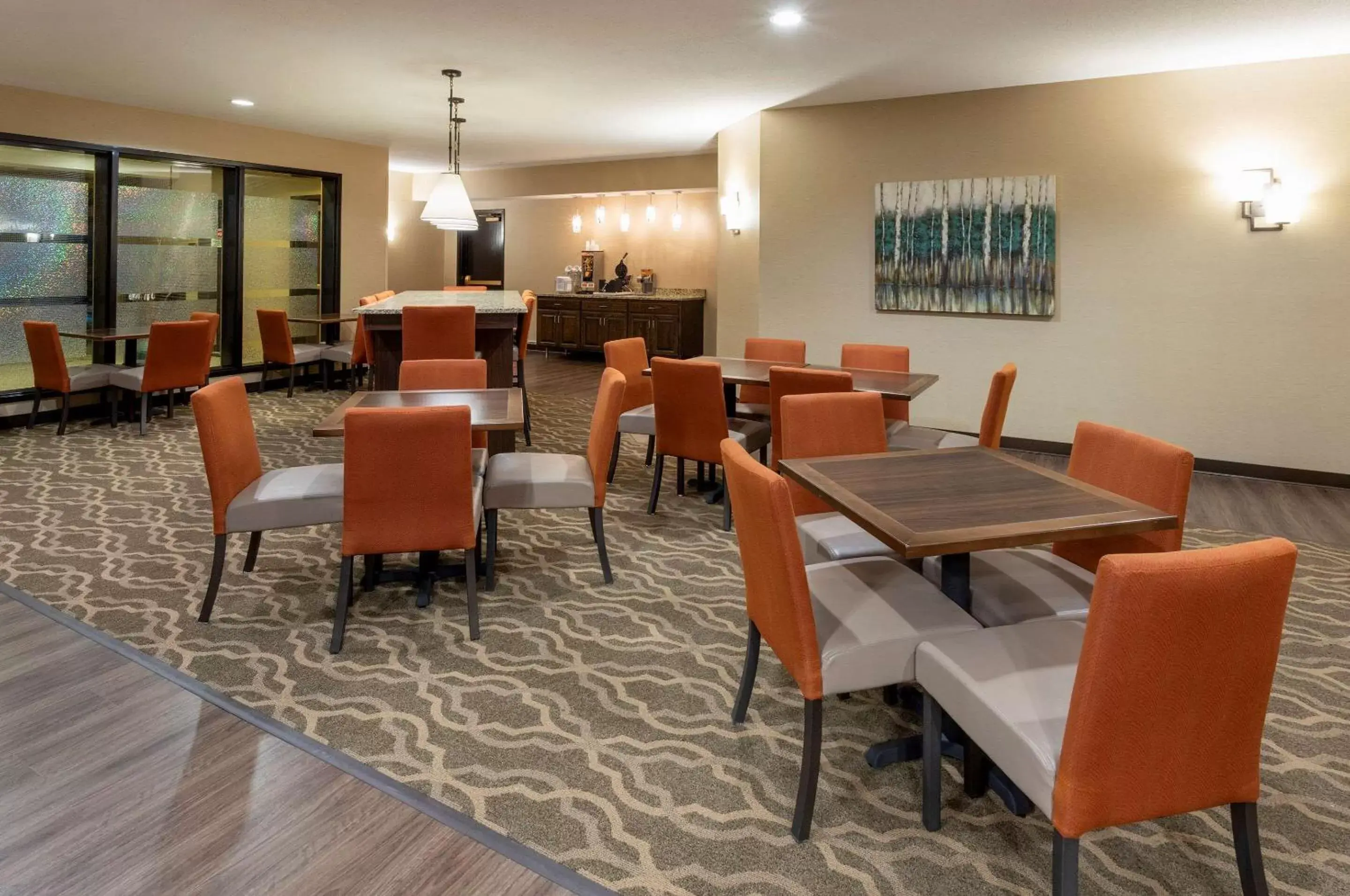 Restaurant/Places to Eat in Comfort Suites