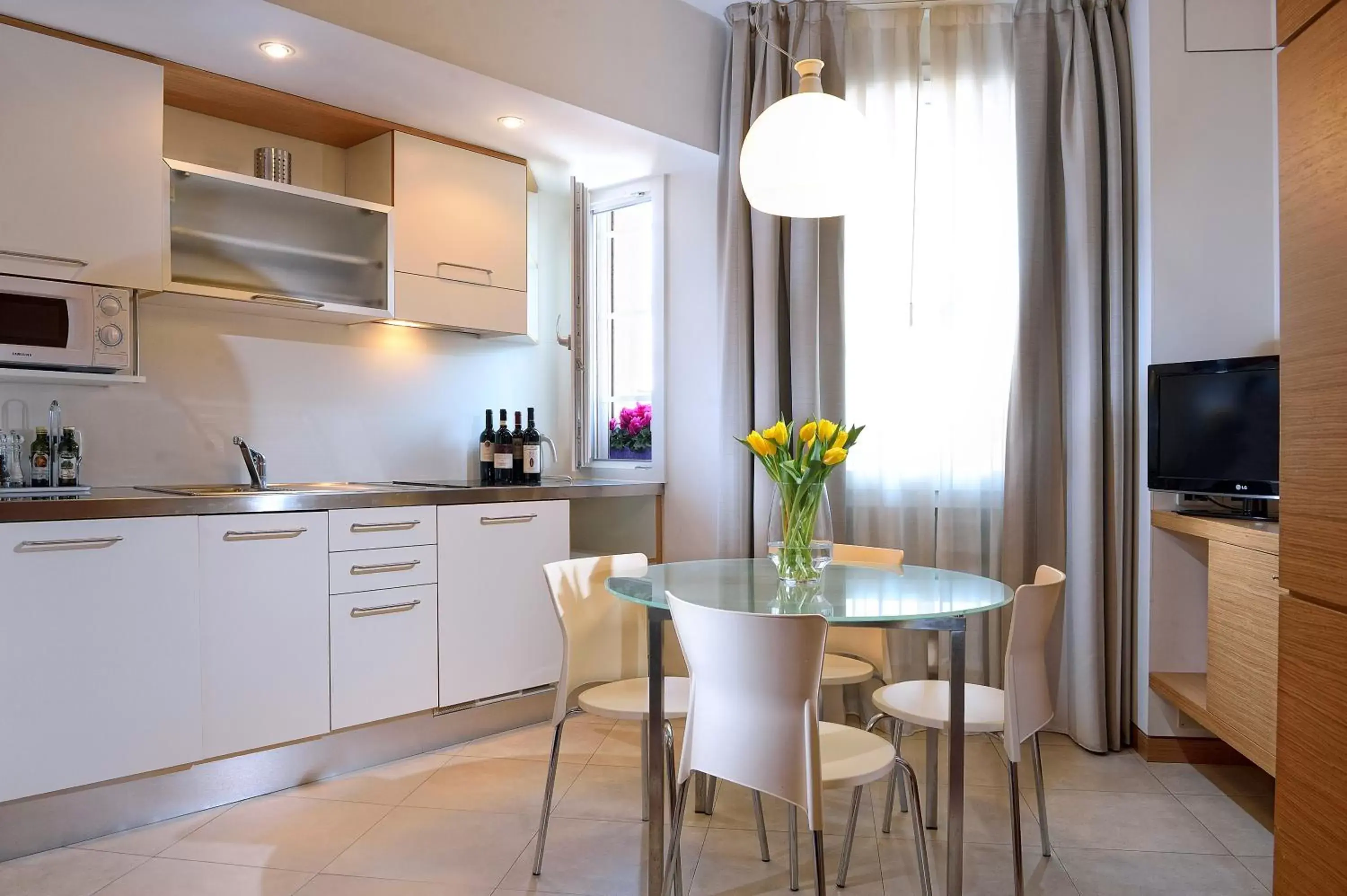 Kitchen or kitchenette, Kitchen/Kitchenette in Elite Hotel & Spa