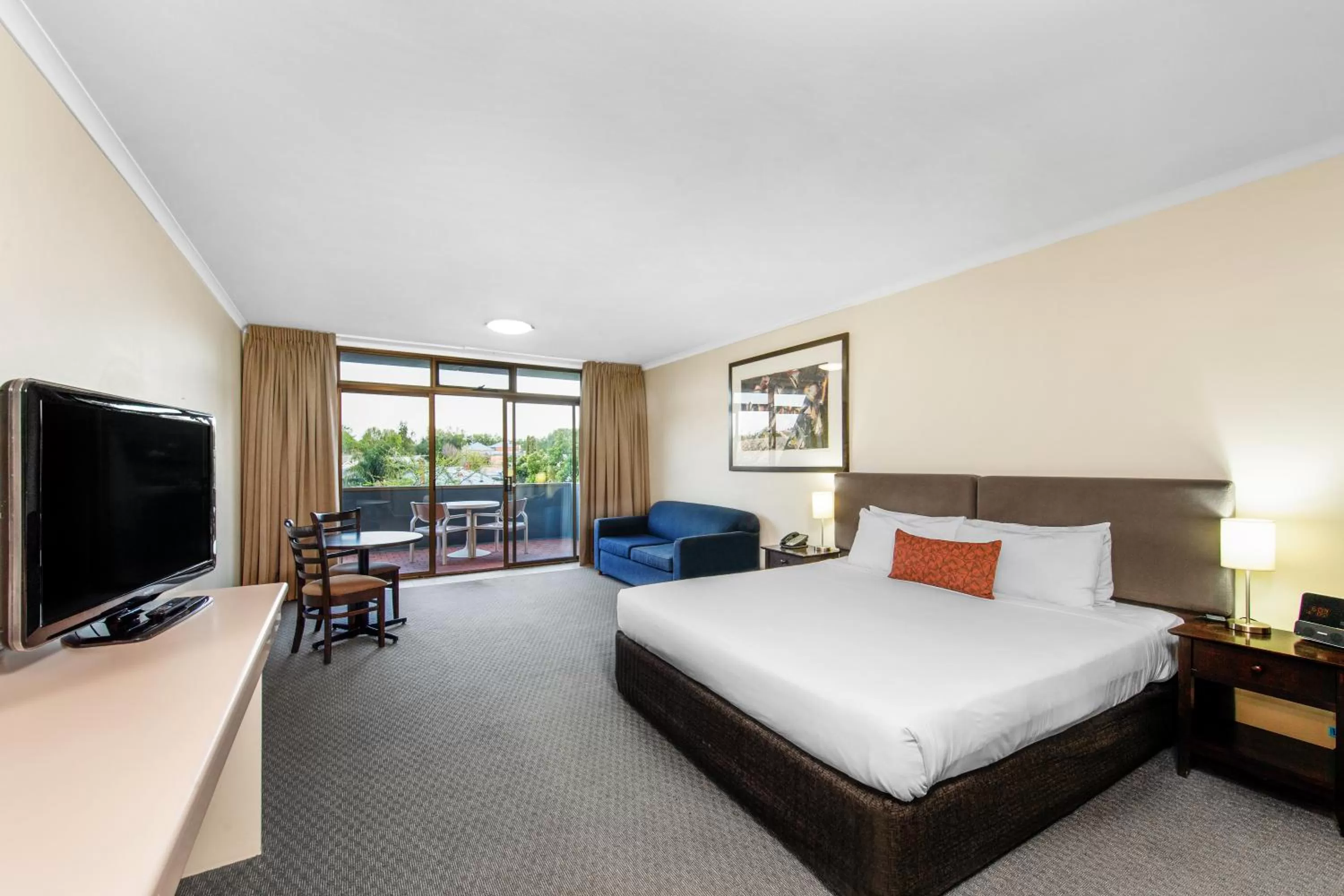 Executive Suite in Comfort Hotel Adelaide Meridien