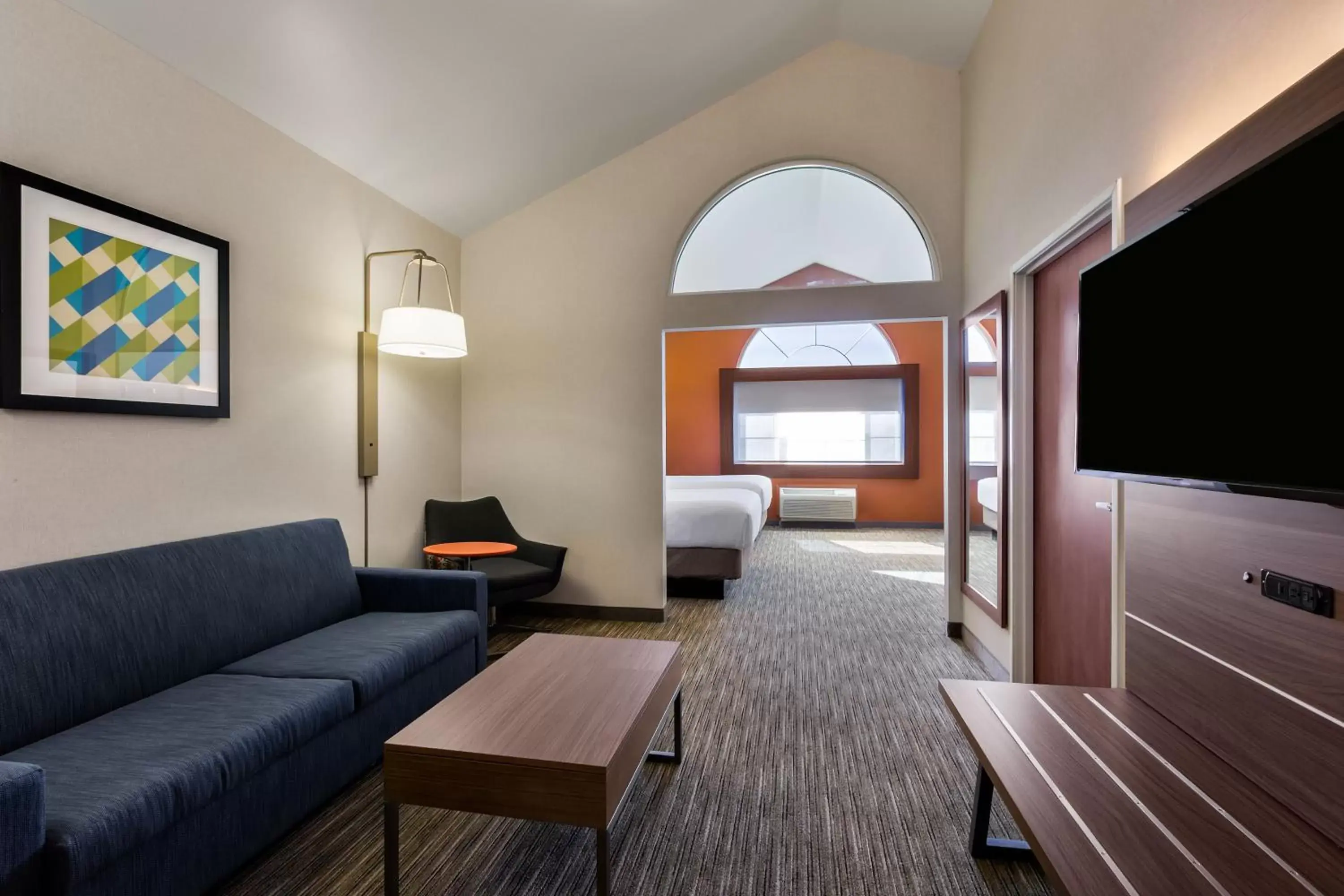 Photo of the whole room, Seating Area in Holiday Inn Express Hotel & Suites Oroville Southwest, an IHG Hotel