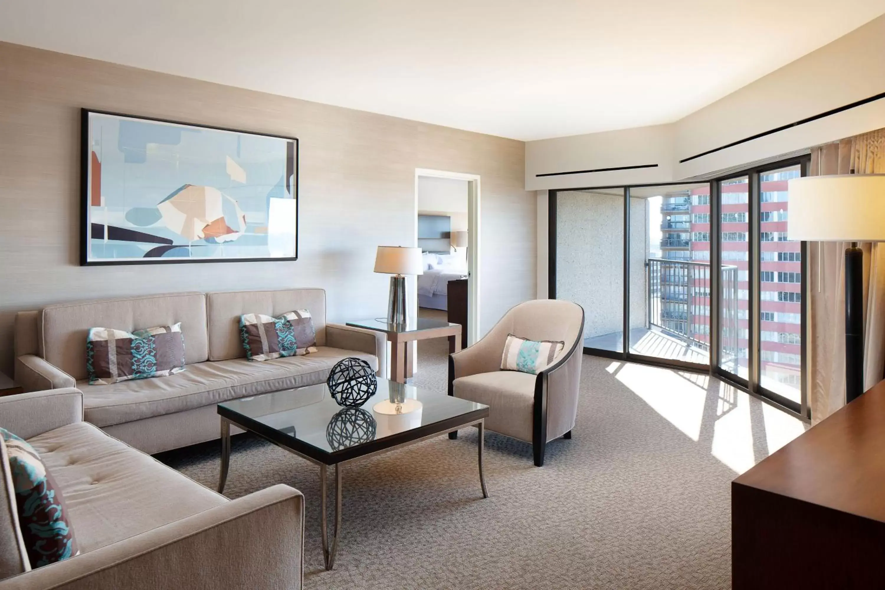 Living room, Seating Area in The Westin Kansas City at Crown Center