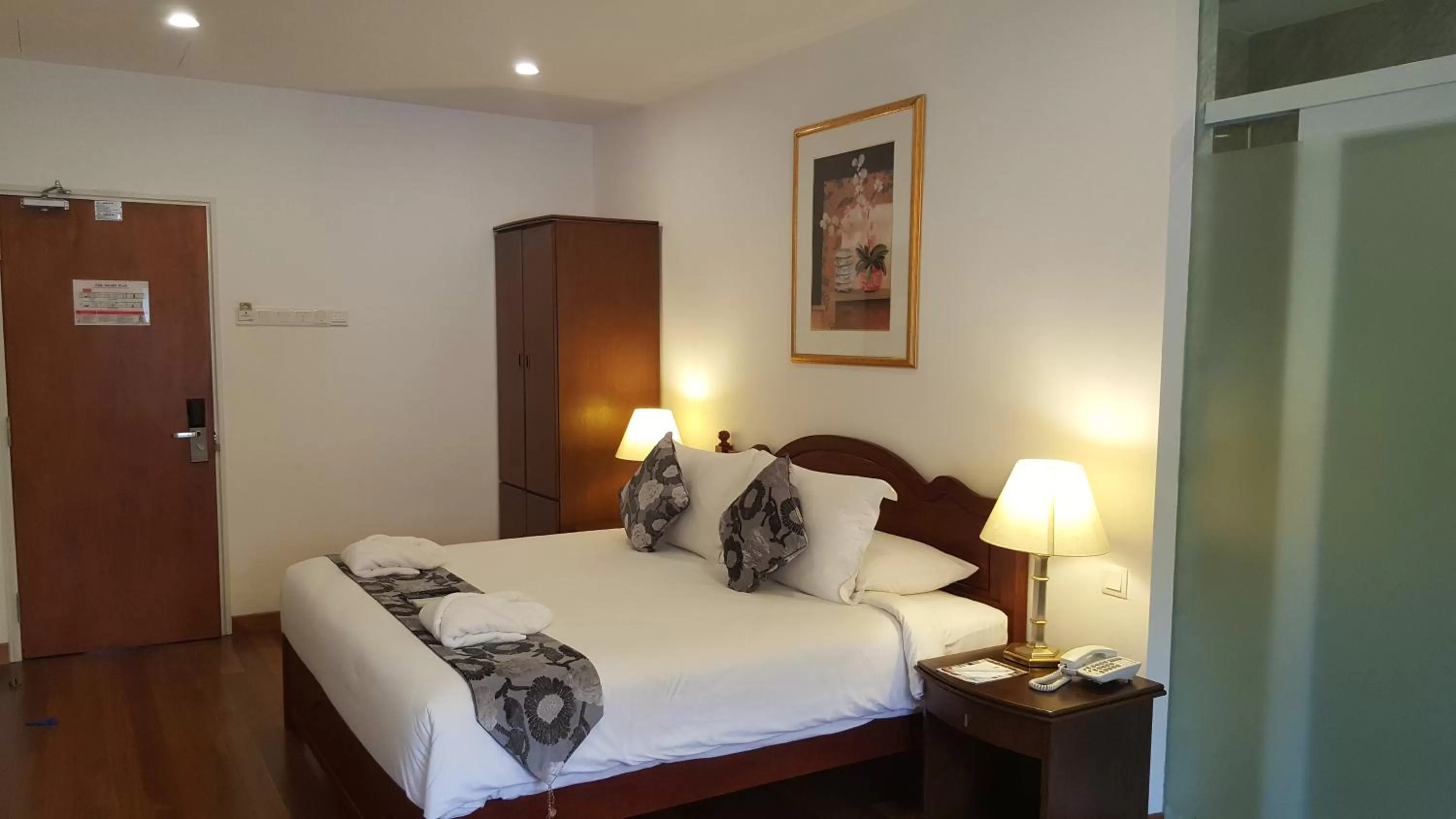 Bed in Heeren Straits Hotel