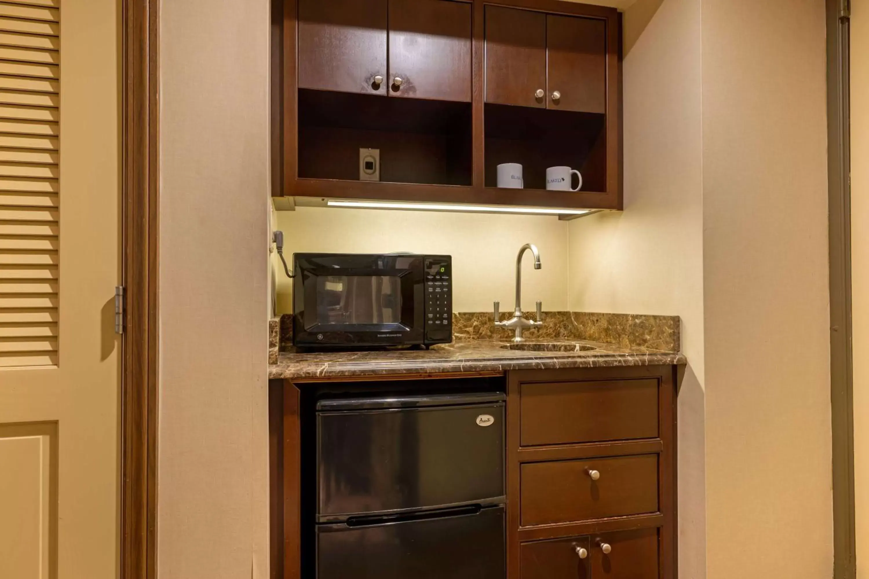 Photo of the whole room, Kitchen/Kitchenette in The Blakely by LuxUrban, Trademark Collection by Wyndham