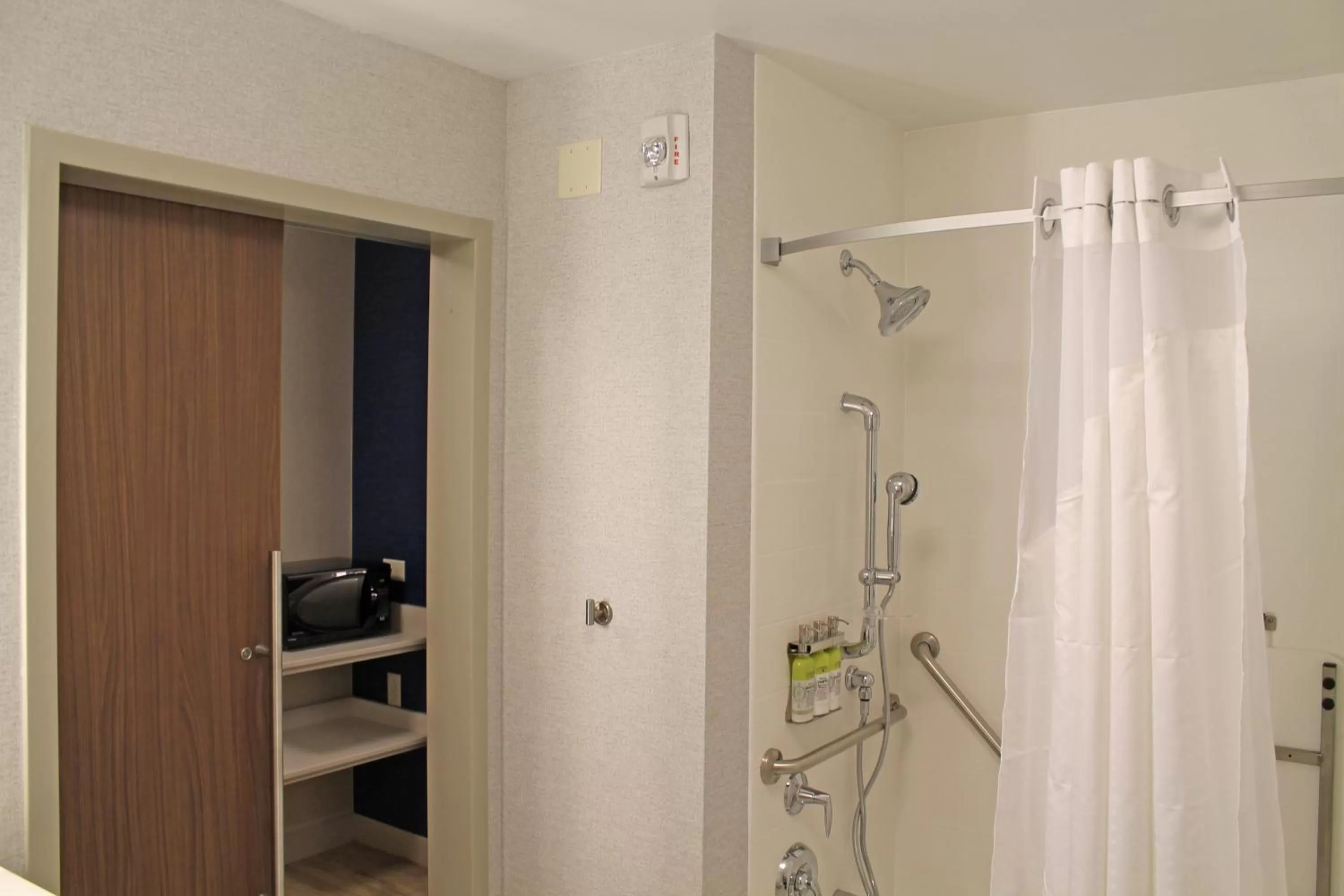 Bedroom in Holiday Inn Express & Suites - St. Louis South - I-55 by IHG