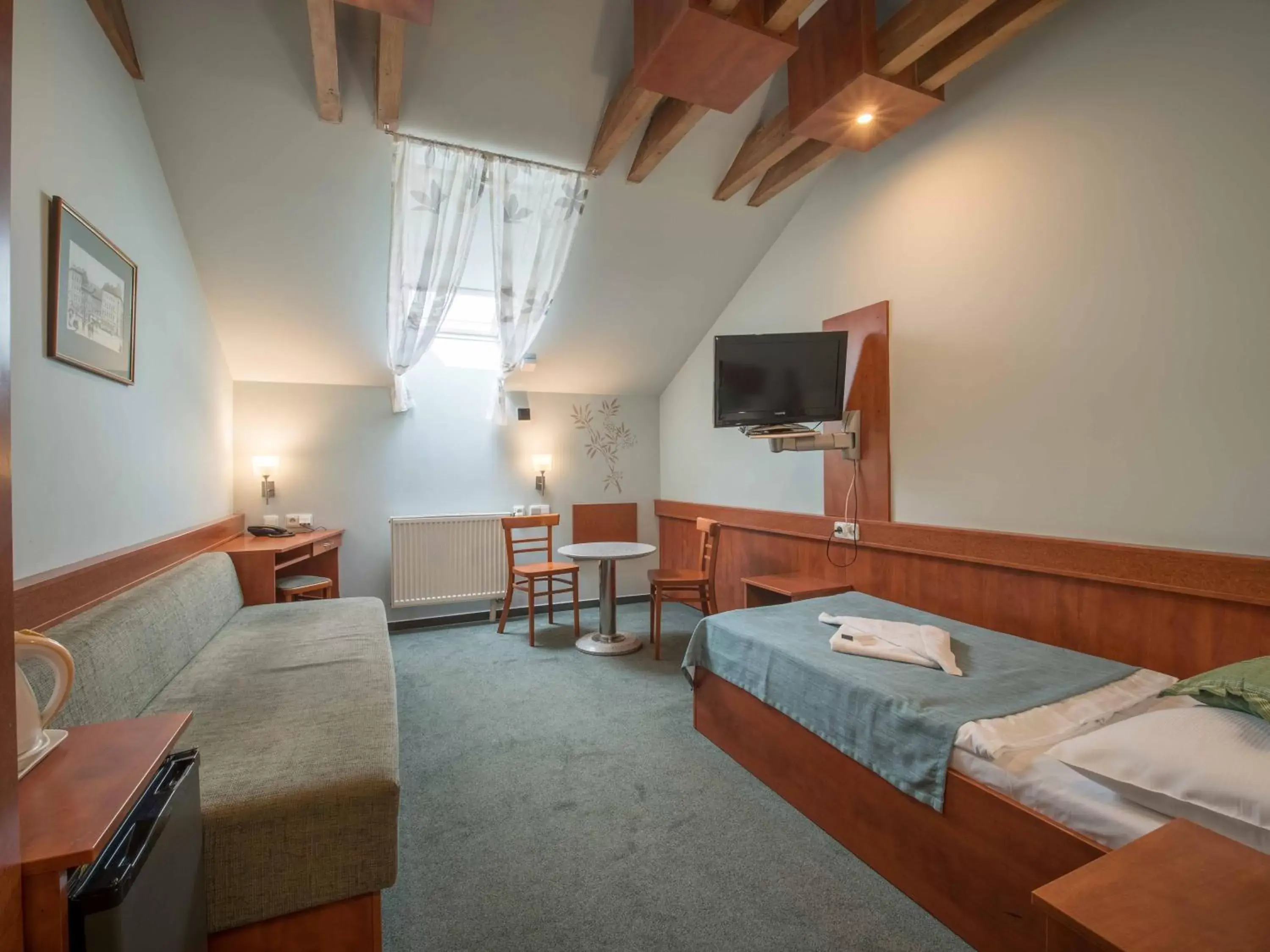 TV and multimedia, Bed in Alton TV and multimedia, Bed in Alton