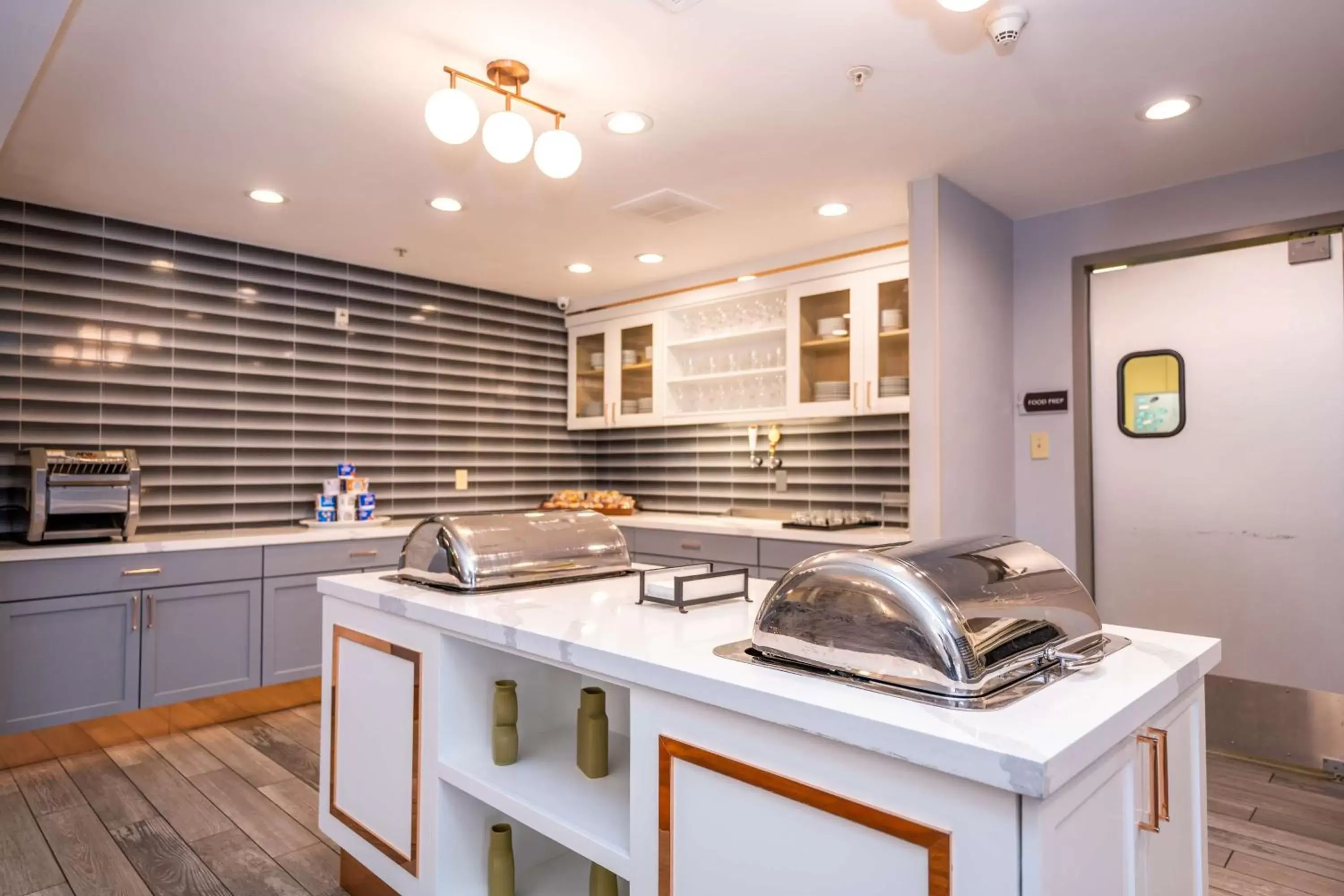 Breakfast, Kitchen/Kitchenette in Homewood Suites by Hilton Birmingham-SW-Riverchase-Galleria