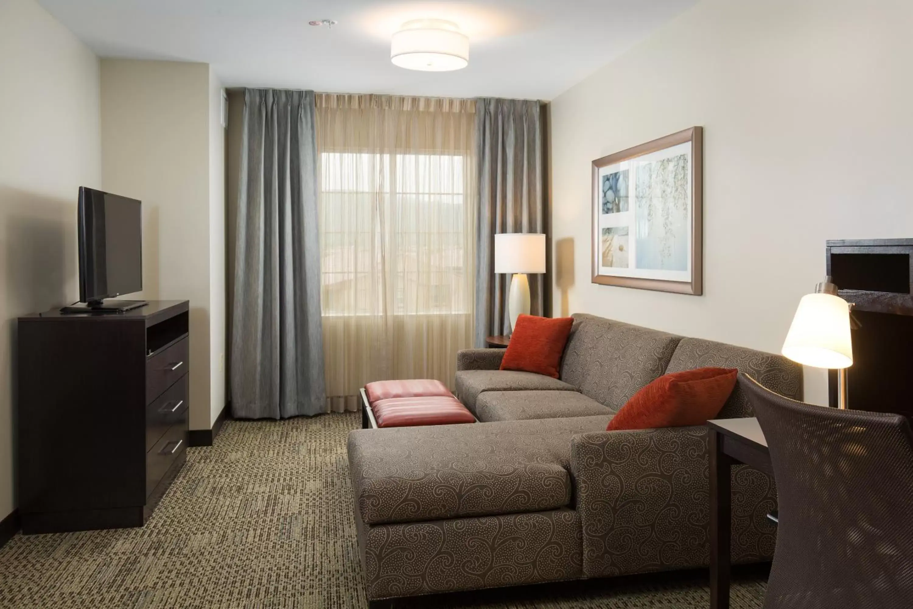 Photo of the whole room, Seating Area in Staybridge Suites Chandler, an IHG Hotel