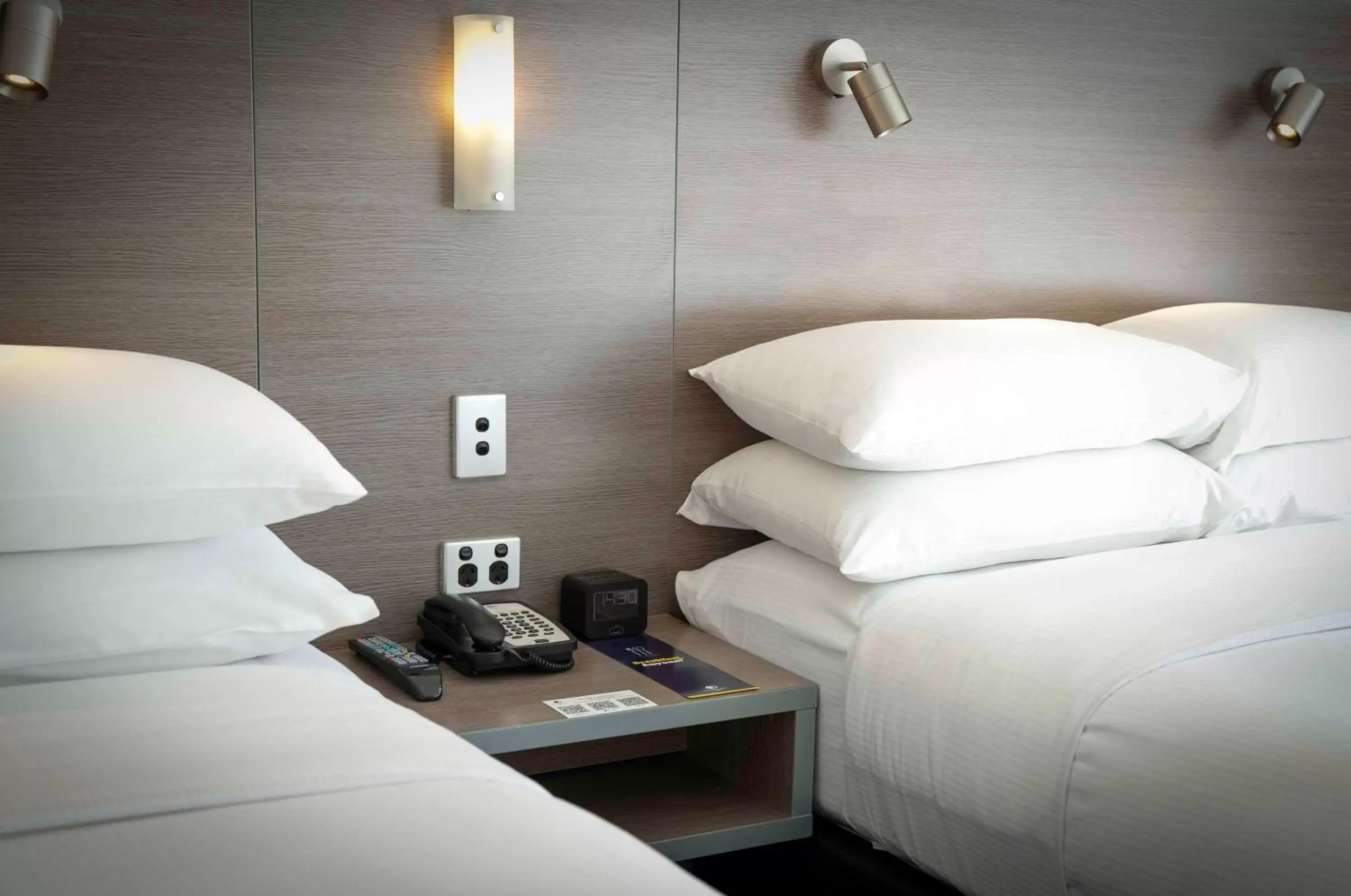Bed in DoubleTree by Hilton Cairns