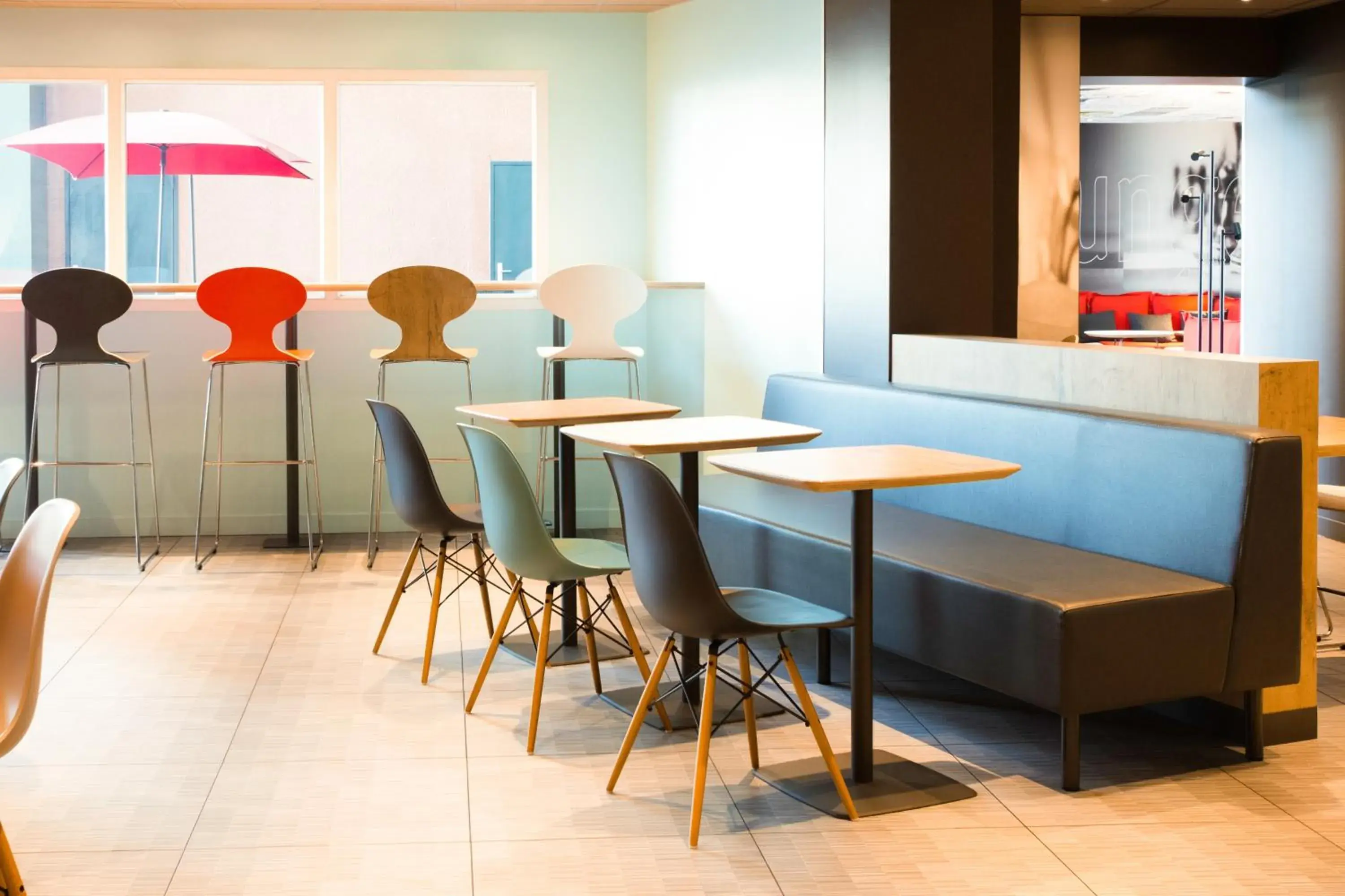 Restaurant/places to eat, Dining Area in ibis Orly Chevilly Tram 7