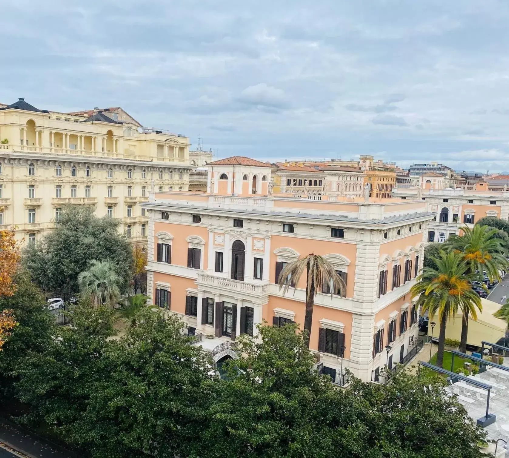 Neighbourhood in Grand Hotel Palace Rome
