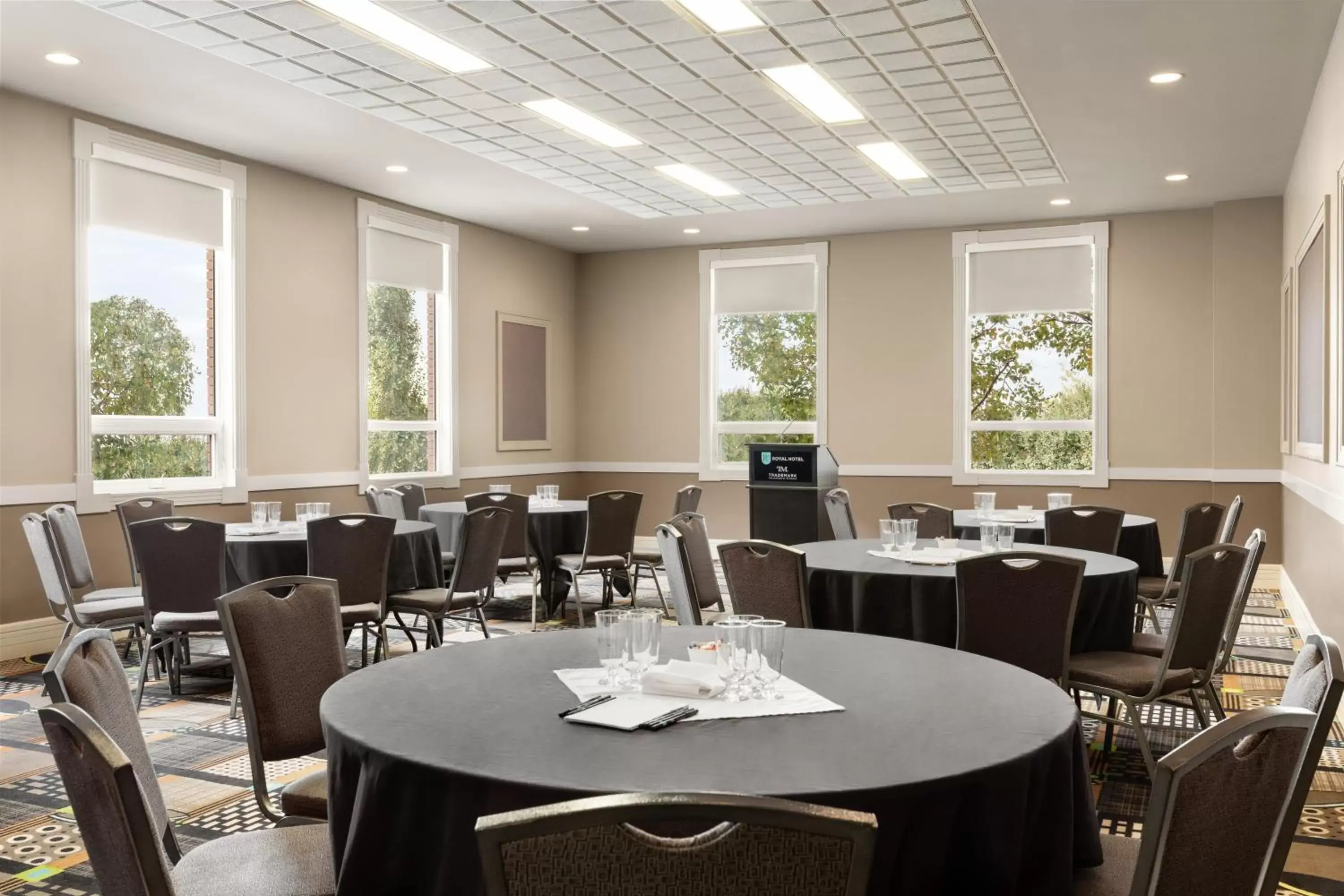 Meeting/conference room, Restaurant/Places to Eat in Royal Hotel Calgary, Trademark Collection by Wyndham