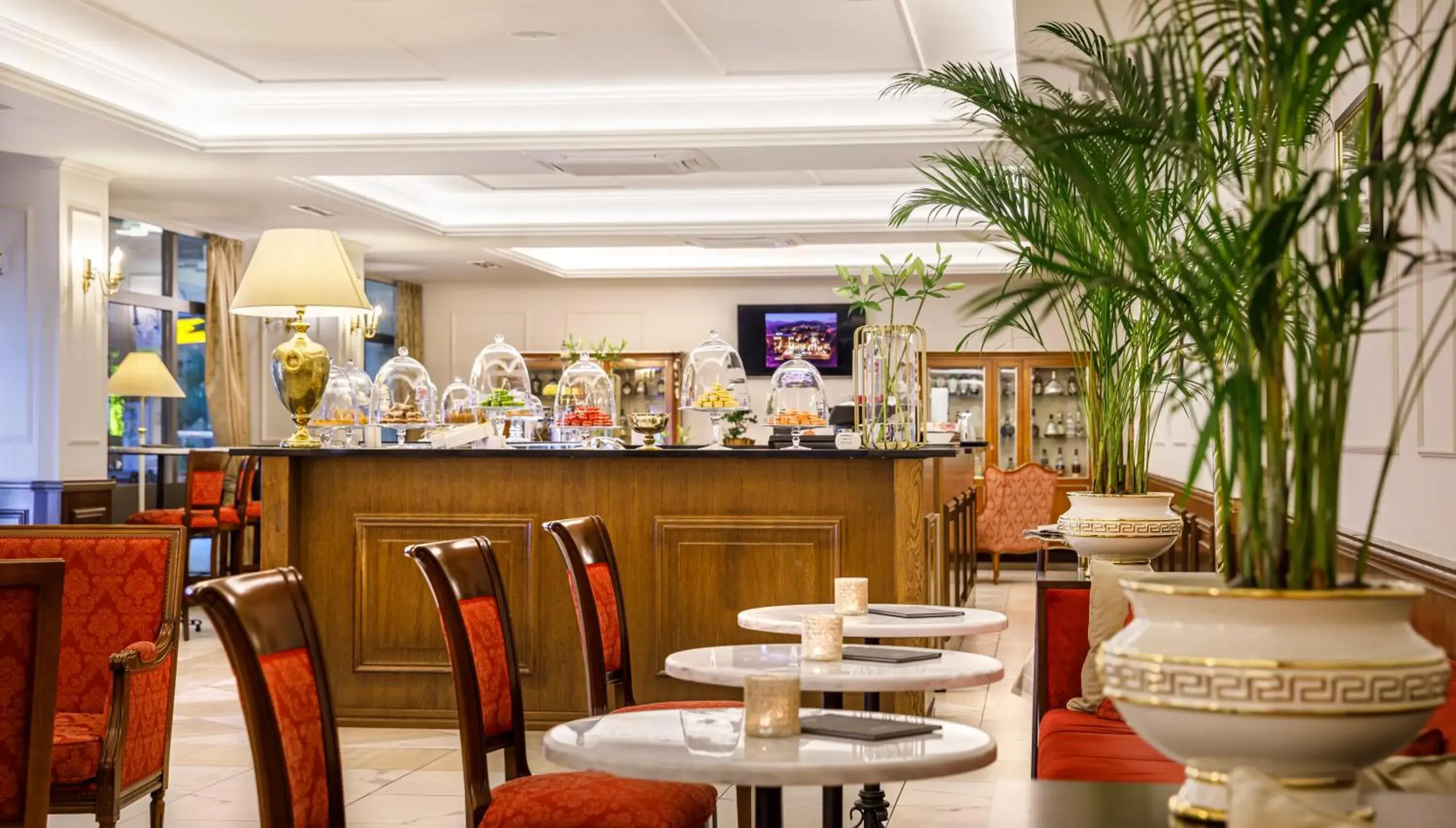 Lounge or bar, Restaurant/Places to Eat in Hotel Palace Bellevue