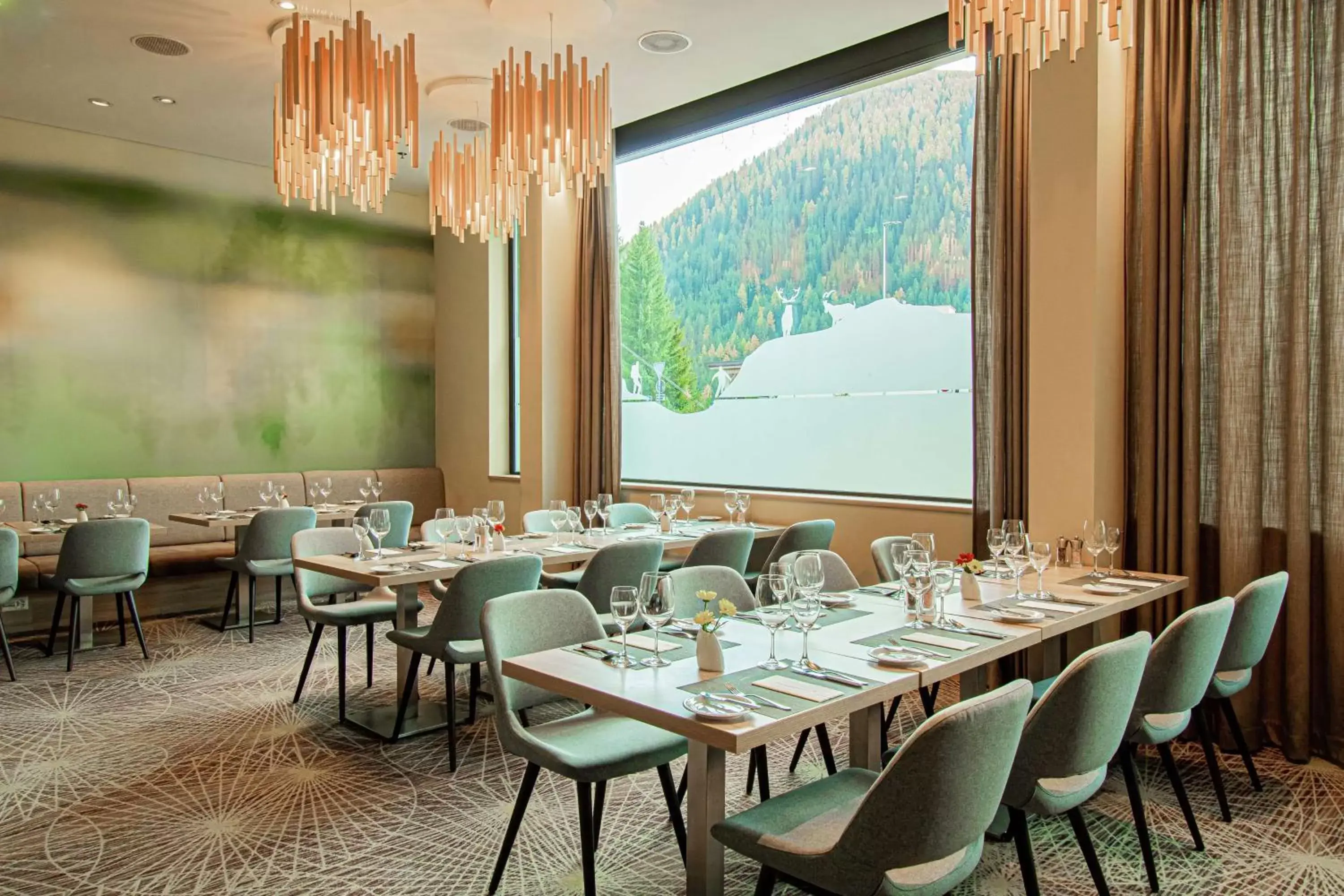 Lounge or bar, Restaurant/Places to Eat in Hilton Garden Inn Davos