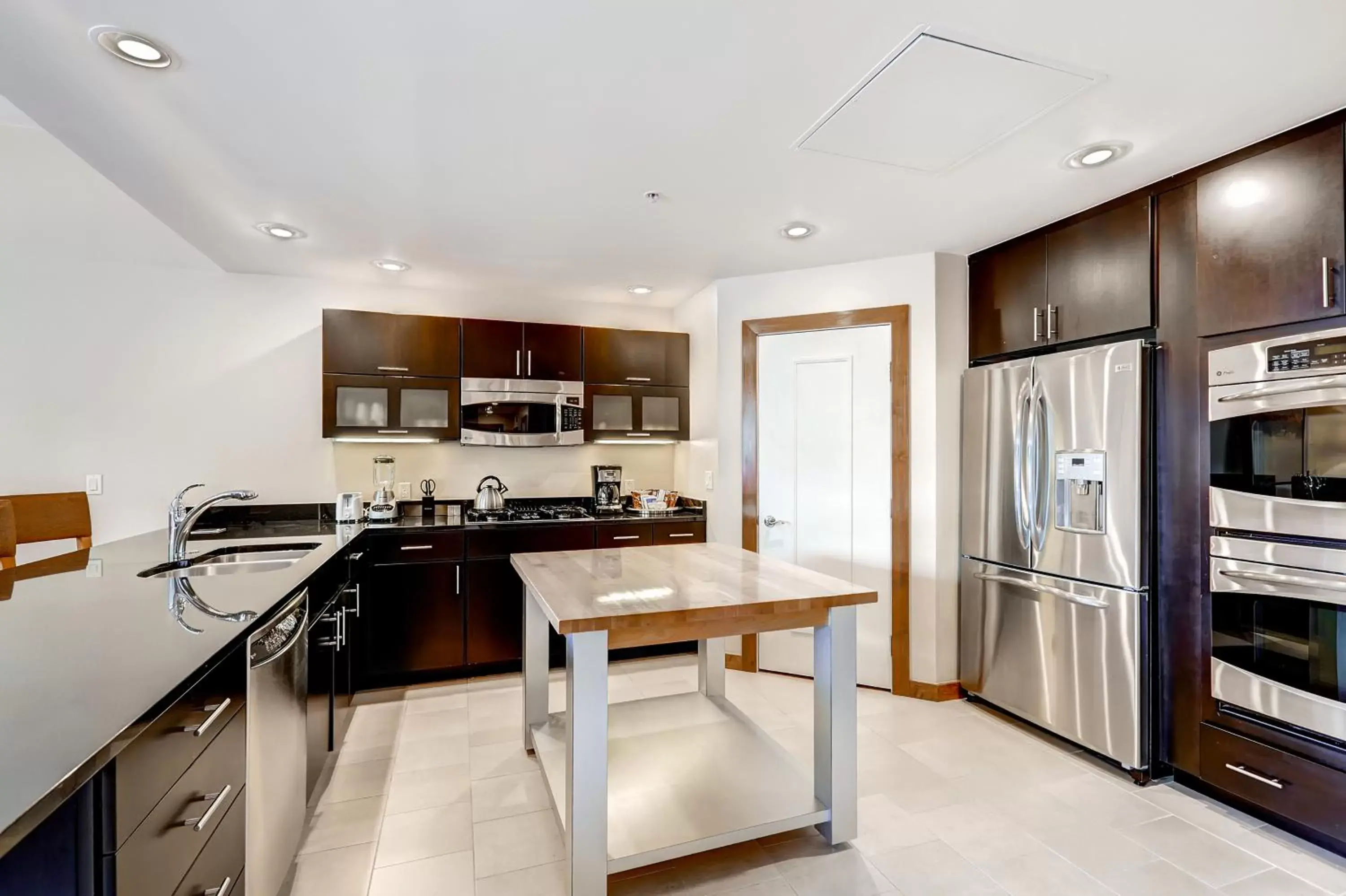 Kitchen or kitchenette, Kitchen/Kitchenette in The Osprey at Beaver Creek, a RockResort