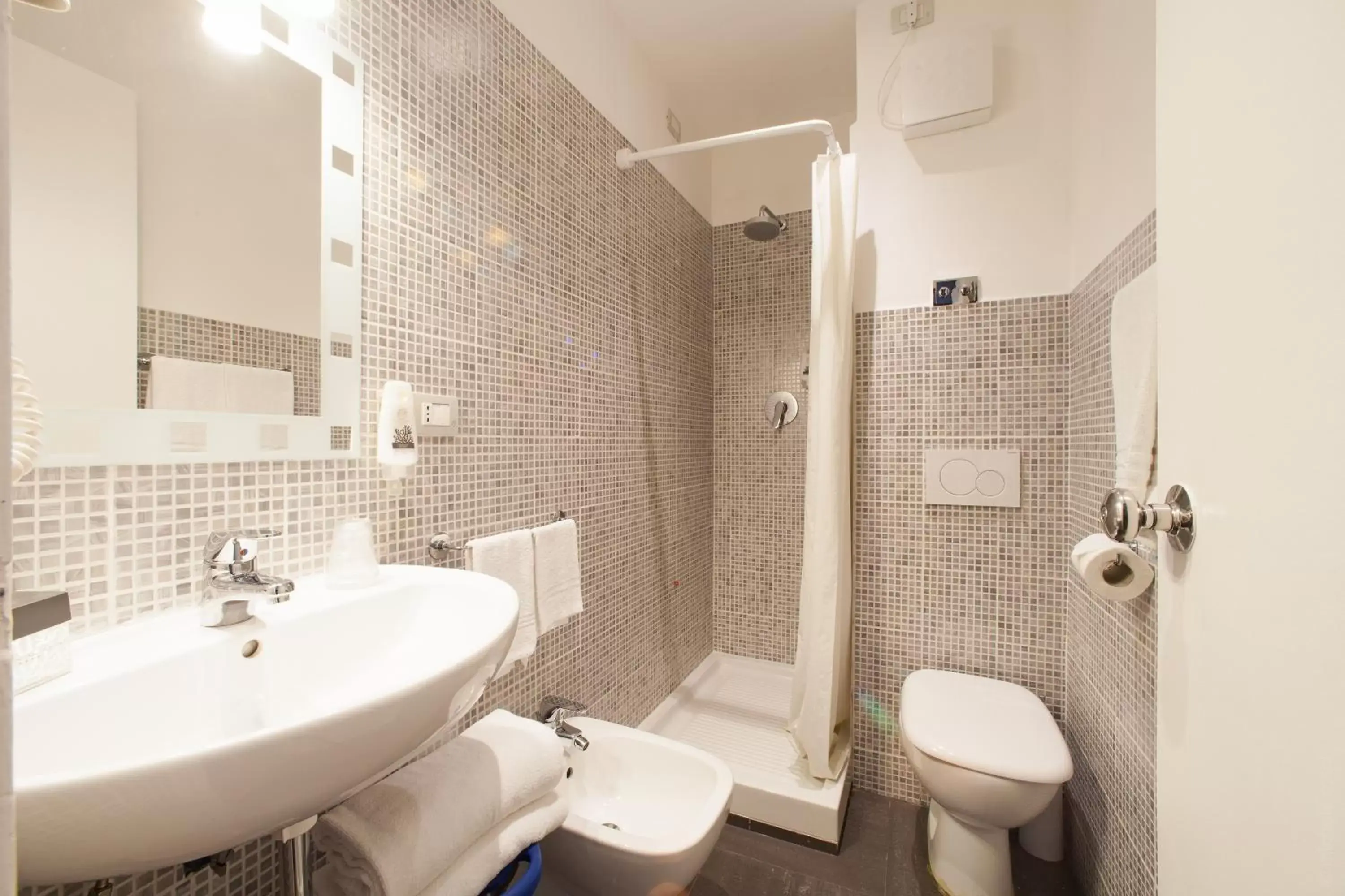 Bathroom in B&B Hotels Park Hotel Suisse Santa Margherita Ligure