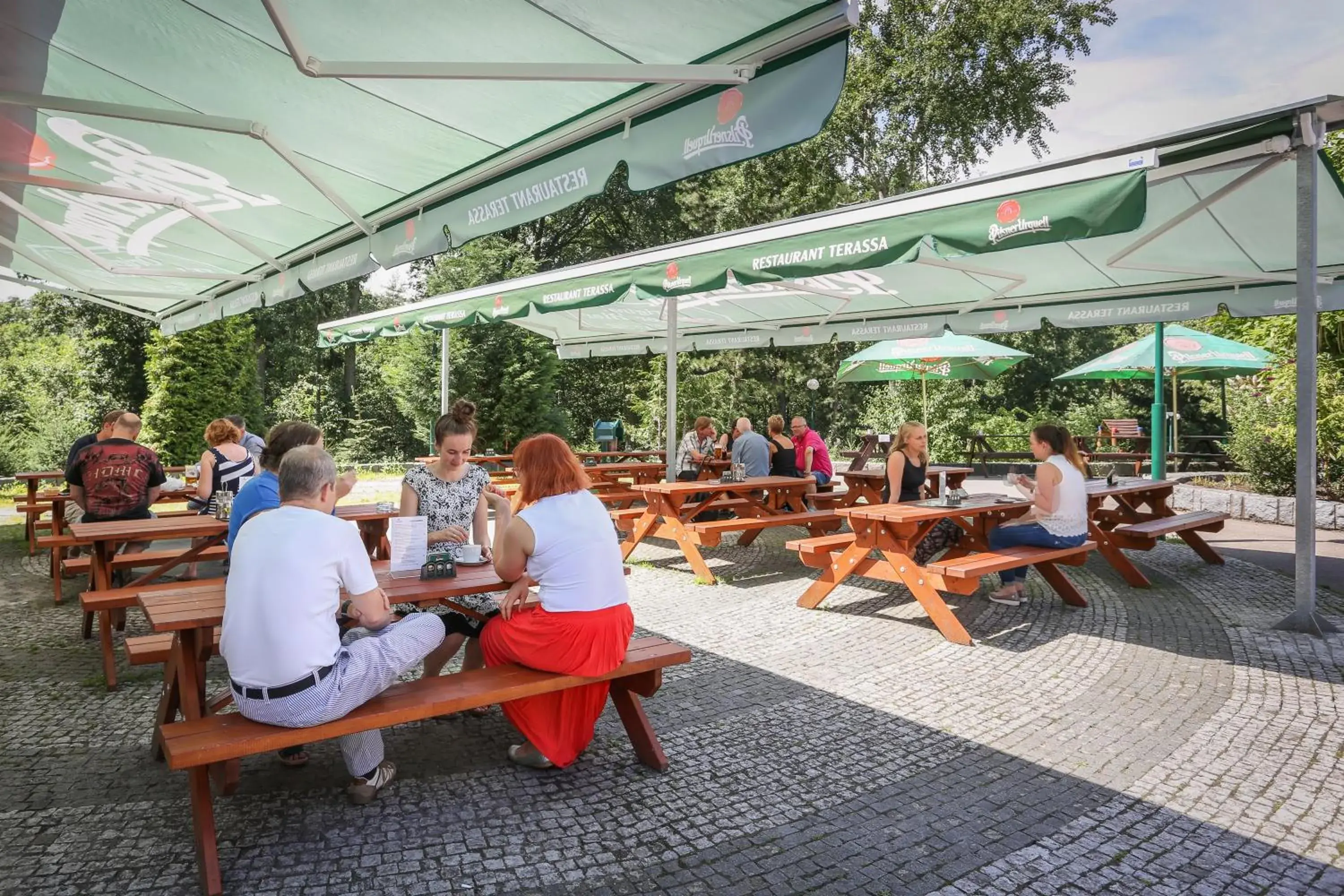 Patio, Restaurant/Places to Eat in Hotel Globus