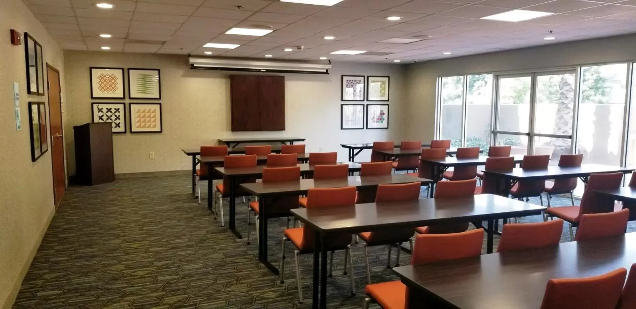 Meeting/conference room in Holiday Inn Express Madera, an IHG Hotel