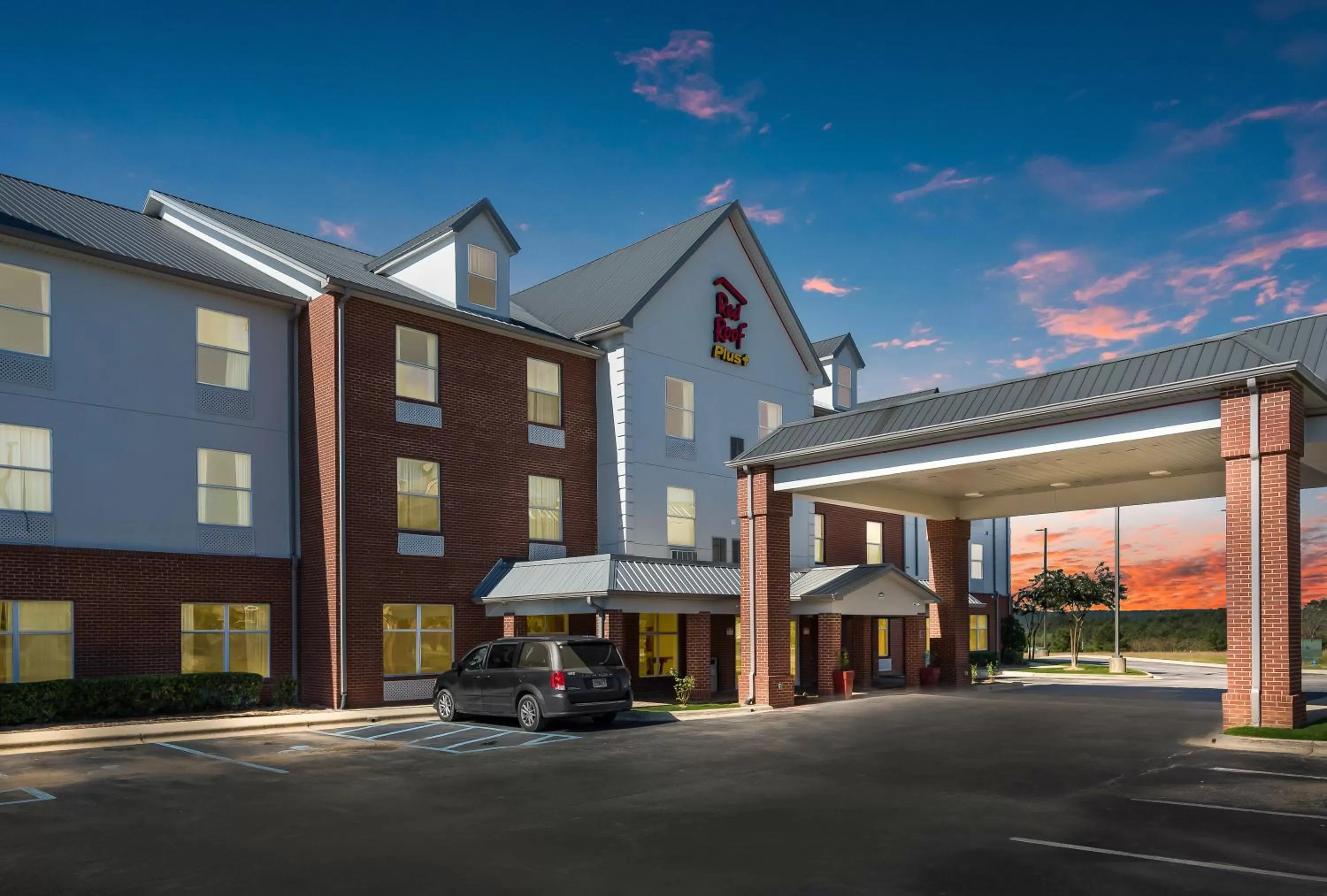 Property building in Red Roof Inn PLUS & Suites Birmingham - Bessemer