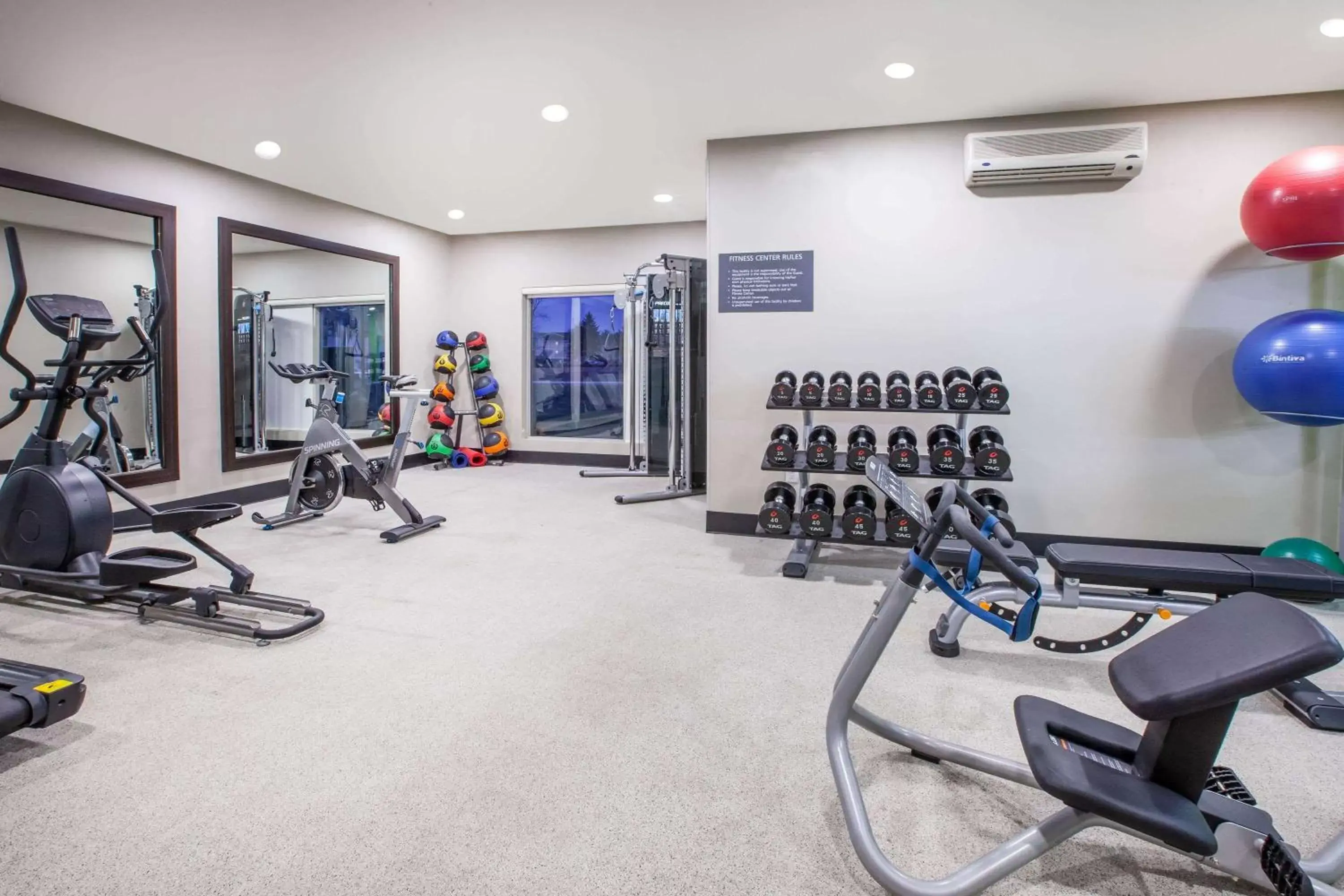 Fitness centre/facilities, Fitness Center/Facilities in La Quinta Inn and Suites by Wyndham Elkhart
