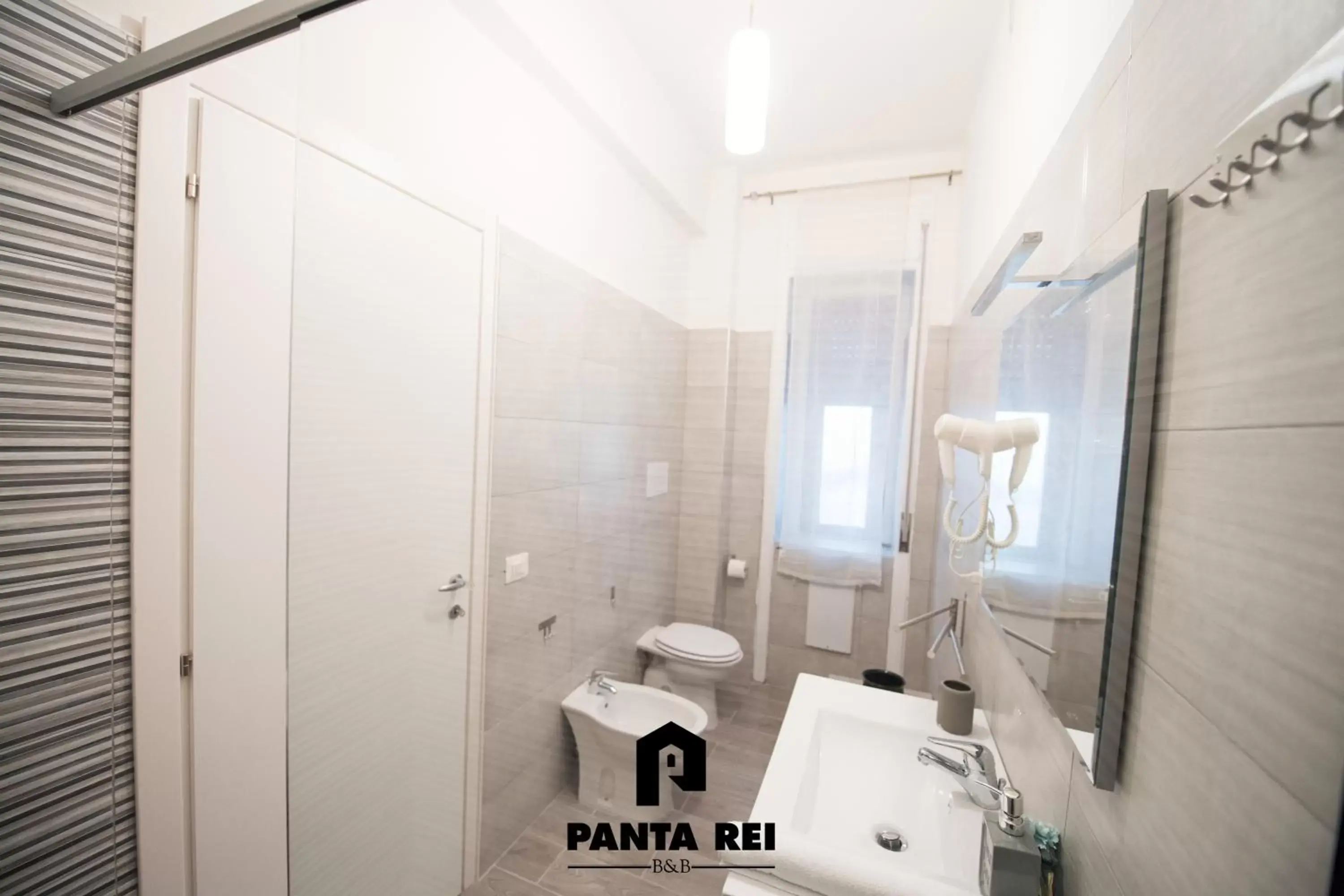 Bathroom in Pantarei B&B